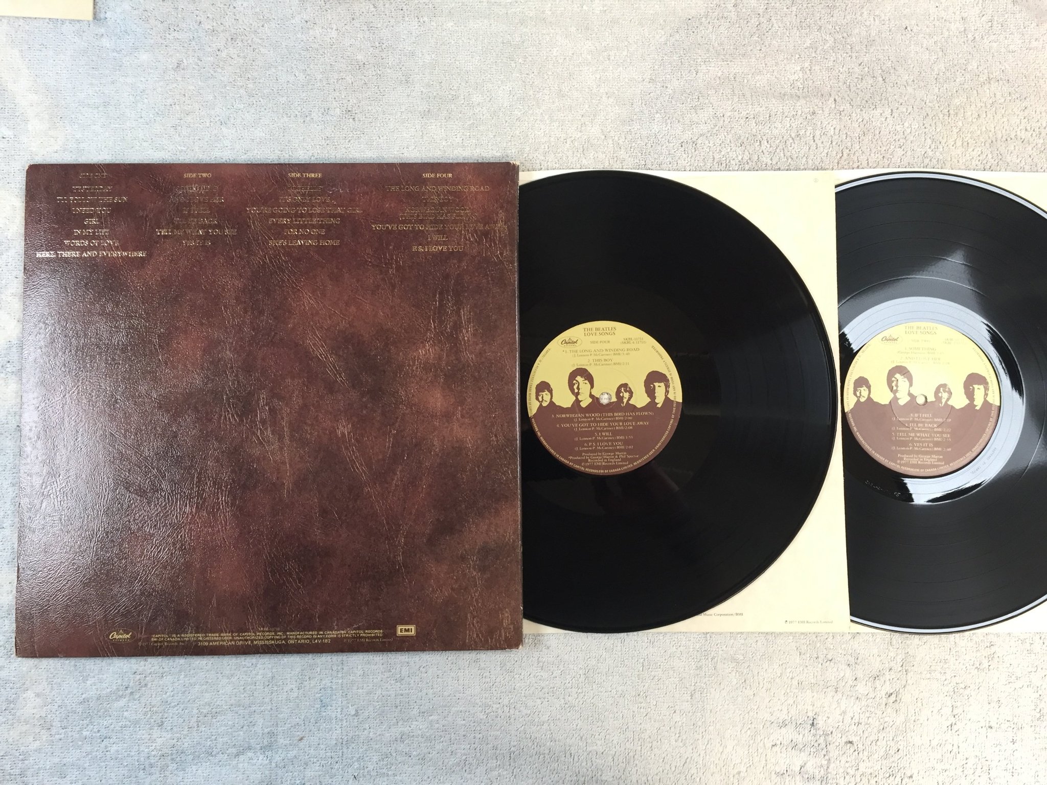 Omslagsbild för skivan THE BEATLES love songs 2xLP -77 Can CAPITOL SKBL 11711