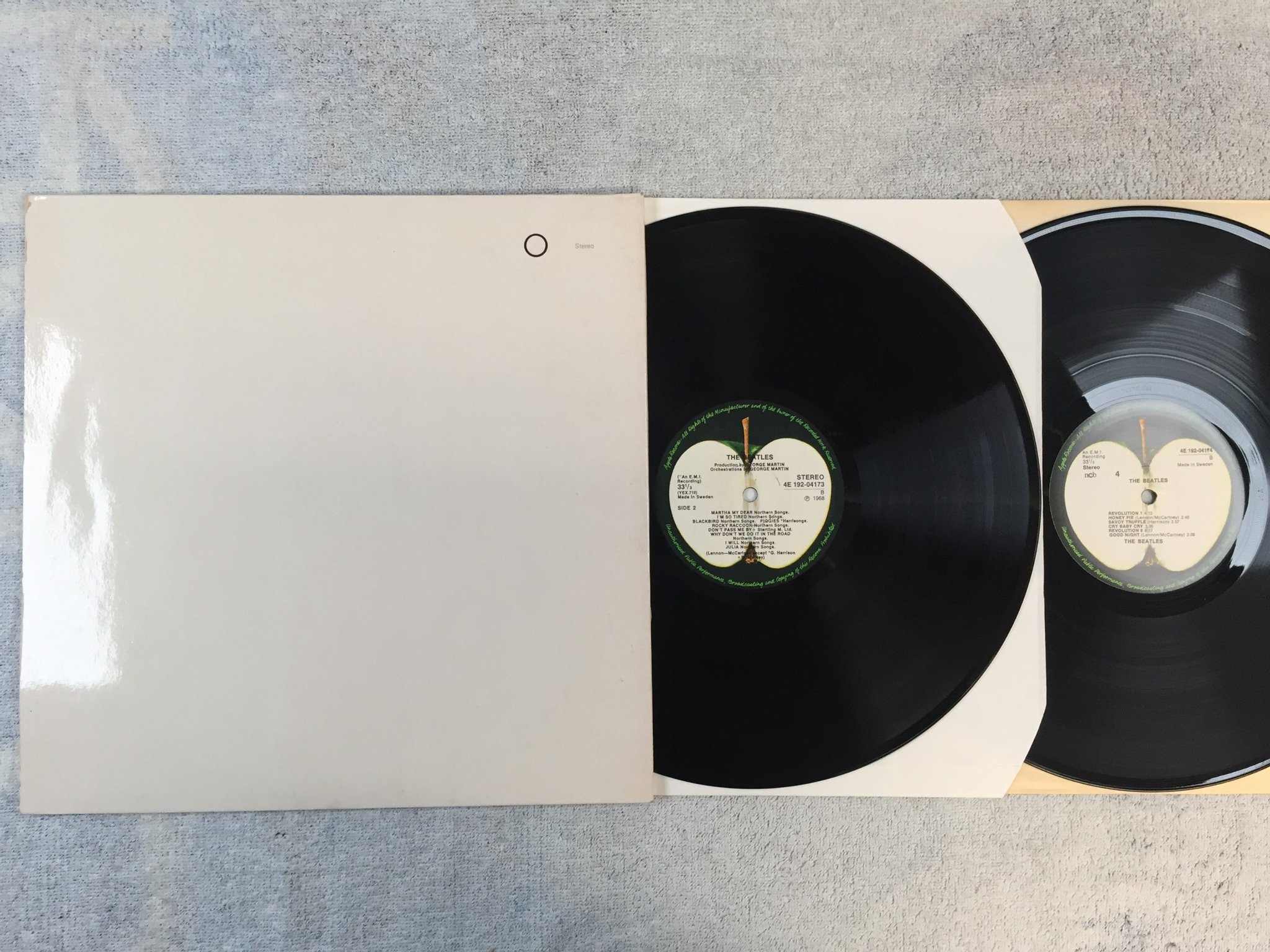 Omslagsbild för skivan THE BEATLES white album 2xLP numbered swedish issue #139009 APPLE 4E 192-04173