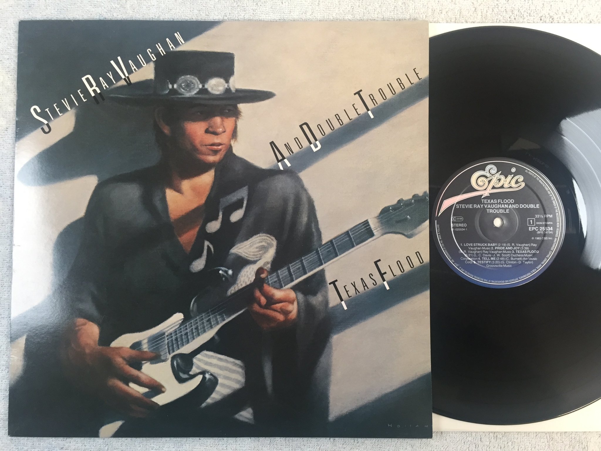 Omslagsbild för skivan STEVIE RAY VAUGHAN & DOUBLE TROUBLE Texas flood LP -83 Hol EPIC EPC 25534