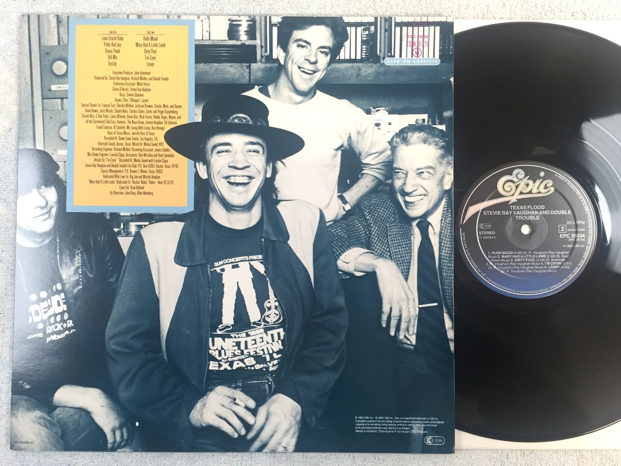 Omslagsbild för skivan STEVIE RAY VAUGHAN & DOUBLE TROUBLE Texas flood LP -83 Hol EPIC EPC 25534