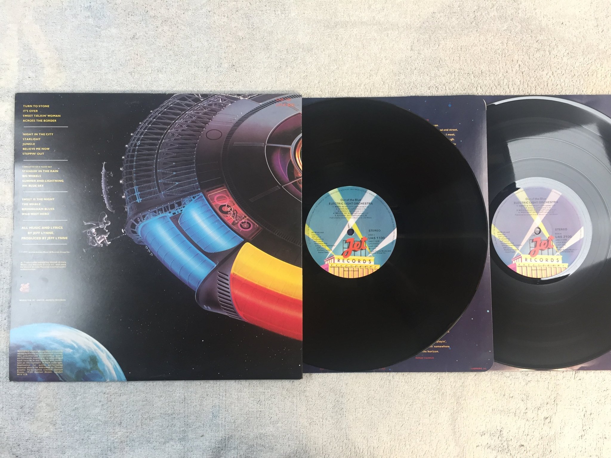 Omslagsbild för skivan ELECTRIC LIGHT ORCHESTRA out of the blue 2xLP -77 US JET UAS 2100