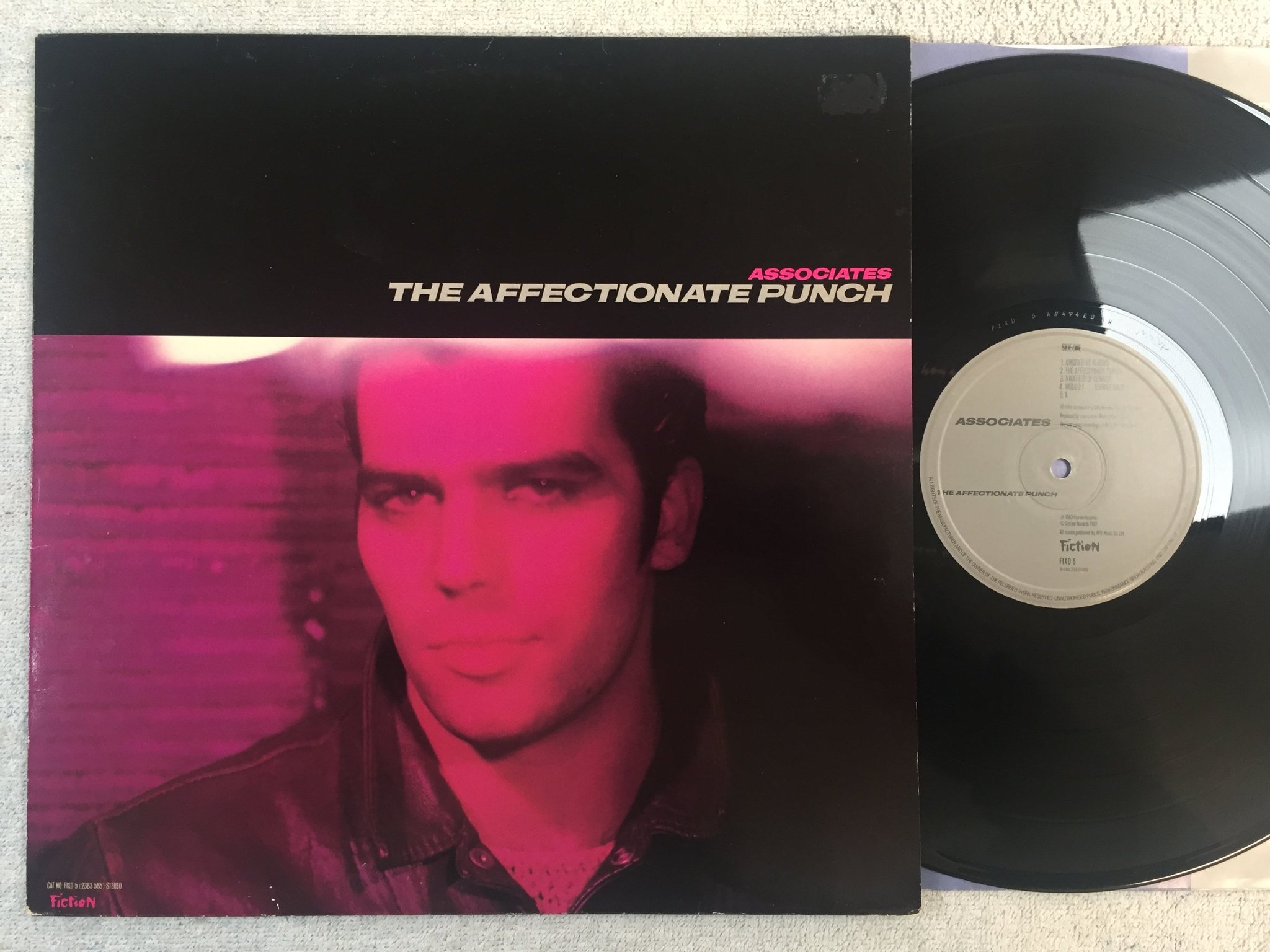 Omslagsbild för skivan ASSOCIATES the affectionate punch LP -82 FICTION 2383 585 