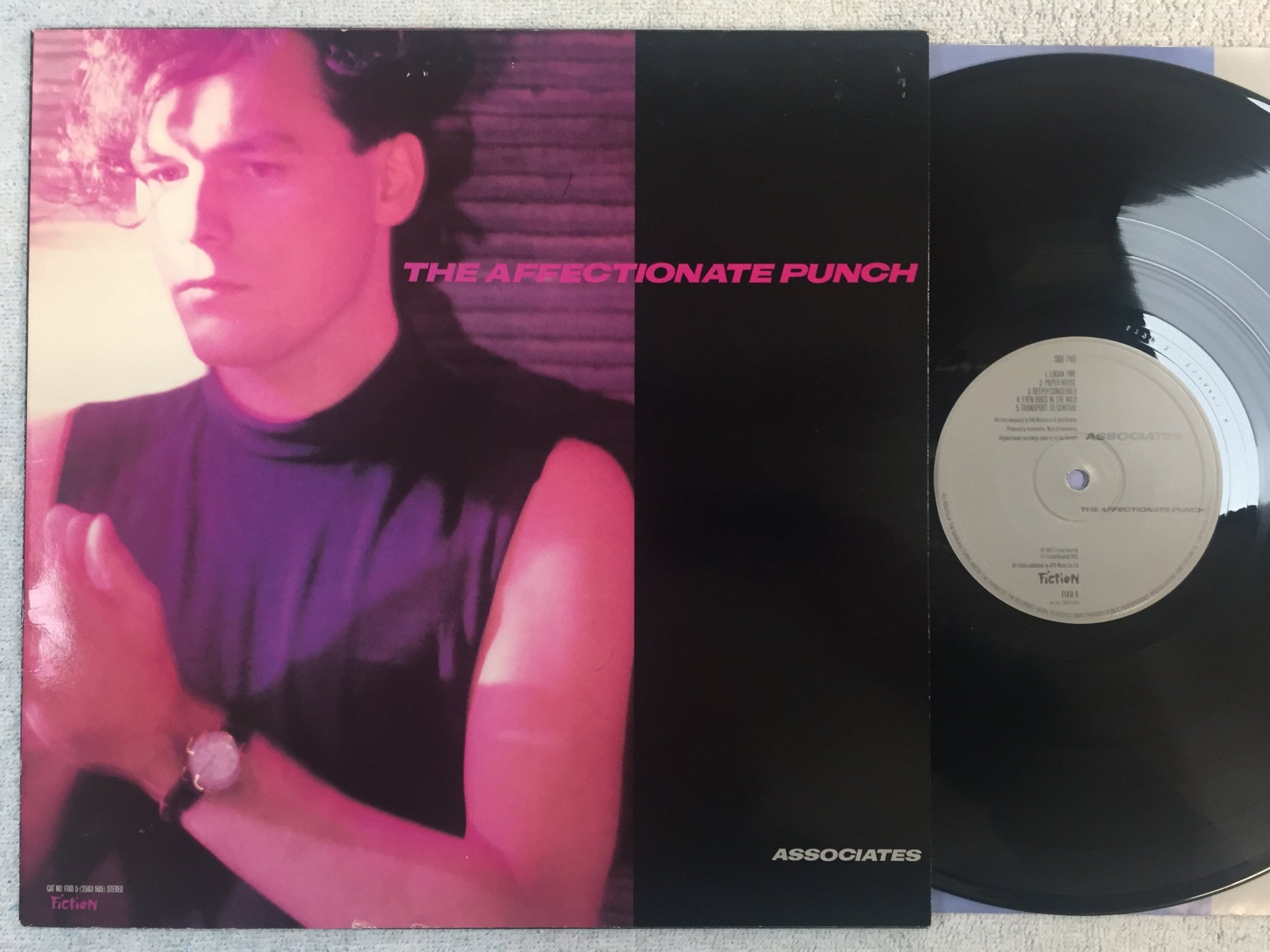 Omslagsbild för skivan ASSOCIATES the affectionate punch LP -82 FICTION 2383 585 
