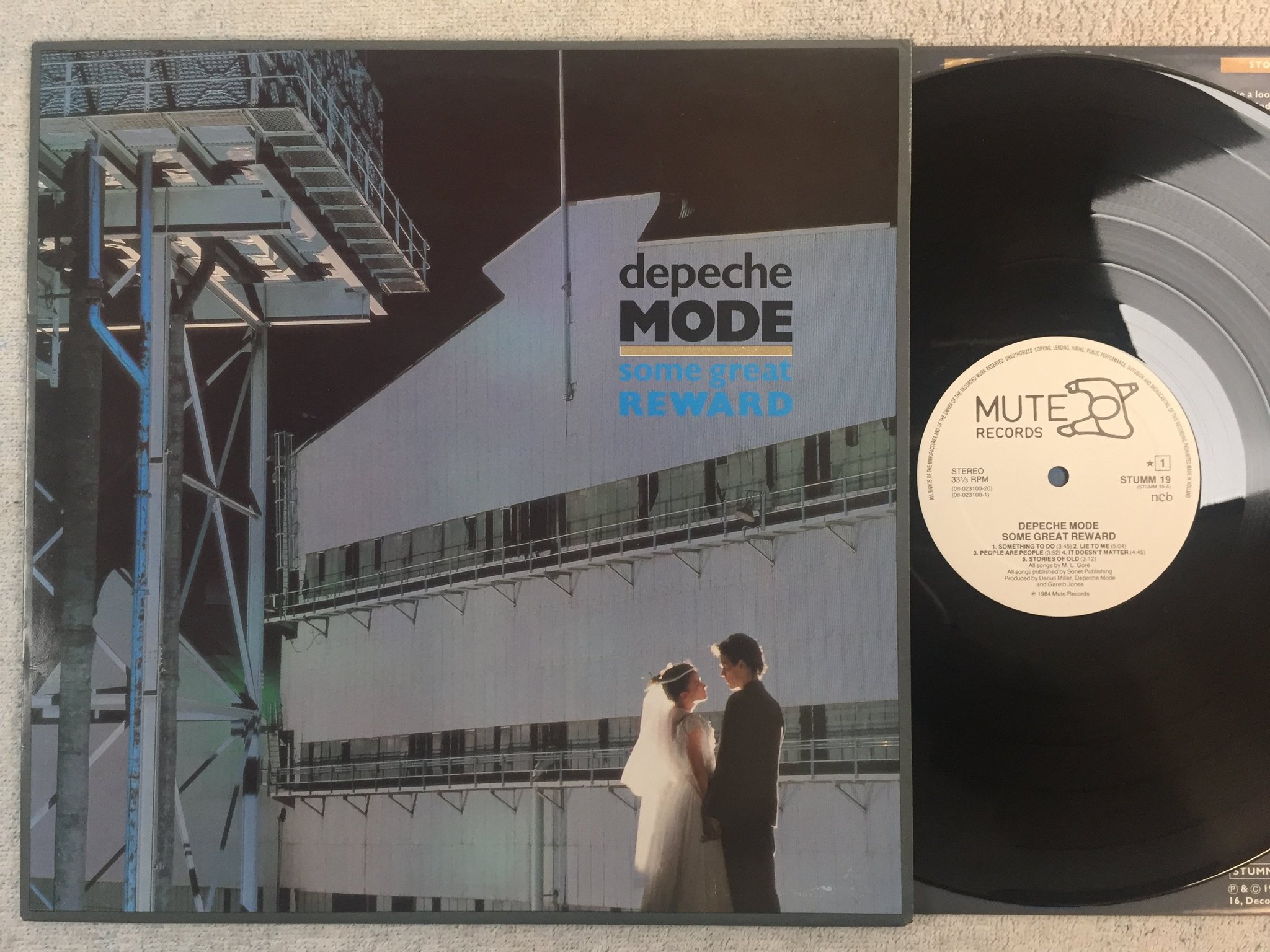 Omslagsbild för skivan DEPECHE MODE some great reward LP -84 ncb MUTE STUMM 19