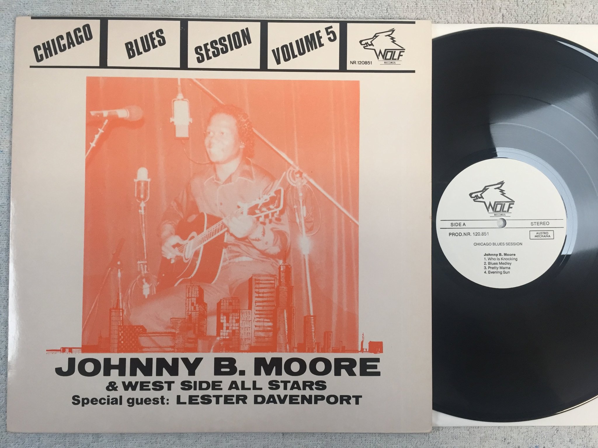 Omslagsbild för skivan JOHNNY B MOORE Chicago blues session vol 5 LP -87 Austria WOLF 120851 