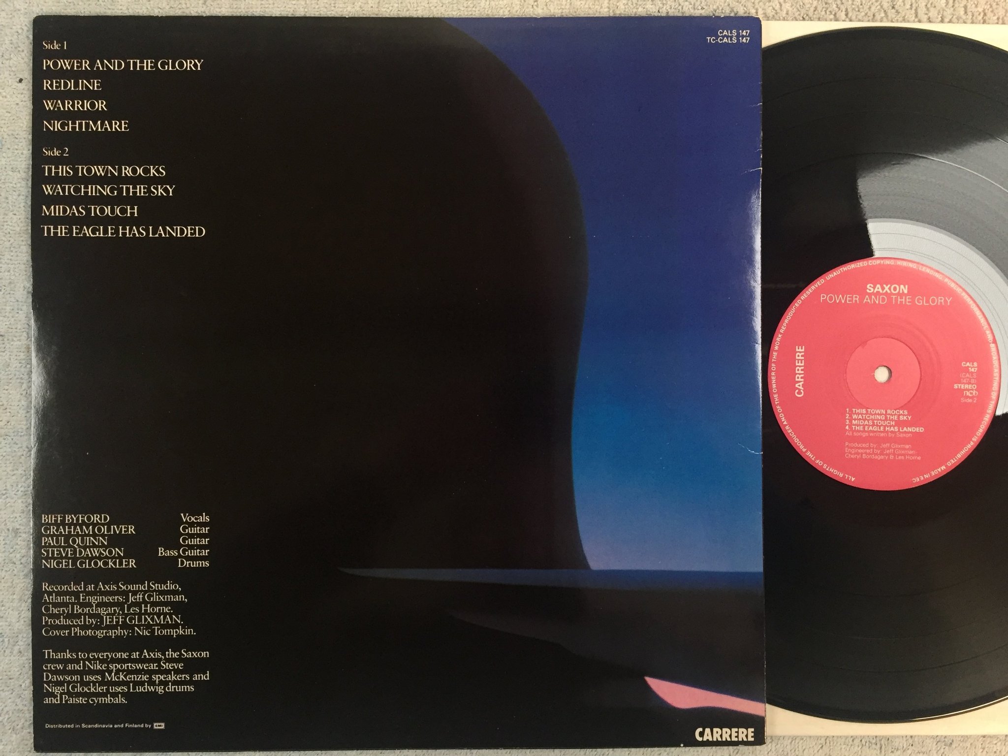 Omslagsbild för skivan SAXON power and the glory LP -83 ncb CARRERE CALS 147