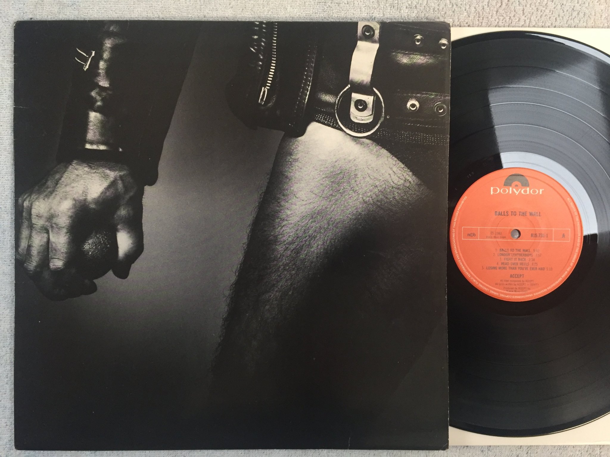 Omslagsbild för skivan ACCEPT balls to the wall LP -83 ncb POLYDOR 815731-1
