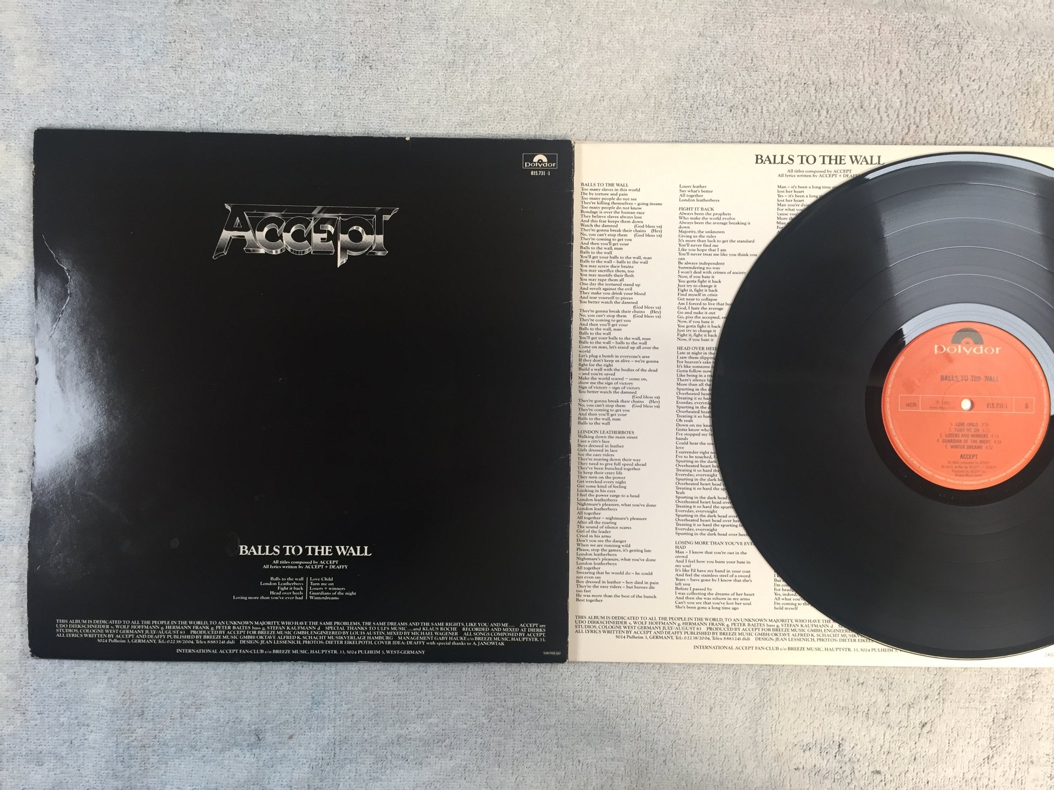 Omslagsbild för skivan ACCEPT balls to the wall LP -83 ncb POLYDOR 815731-1