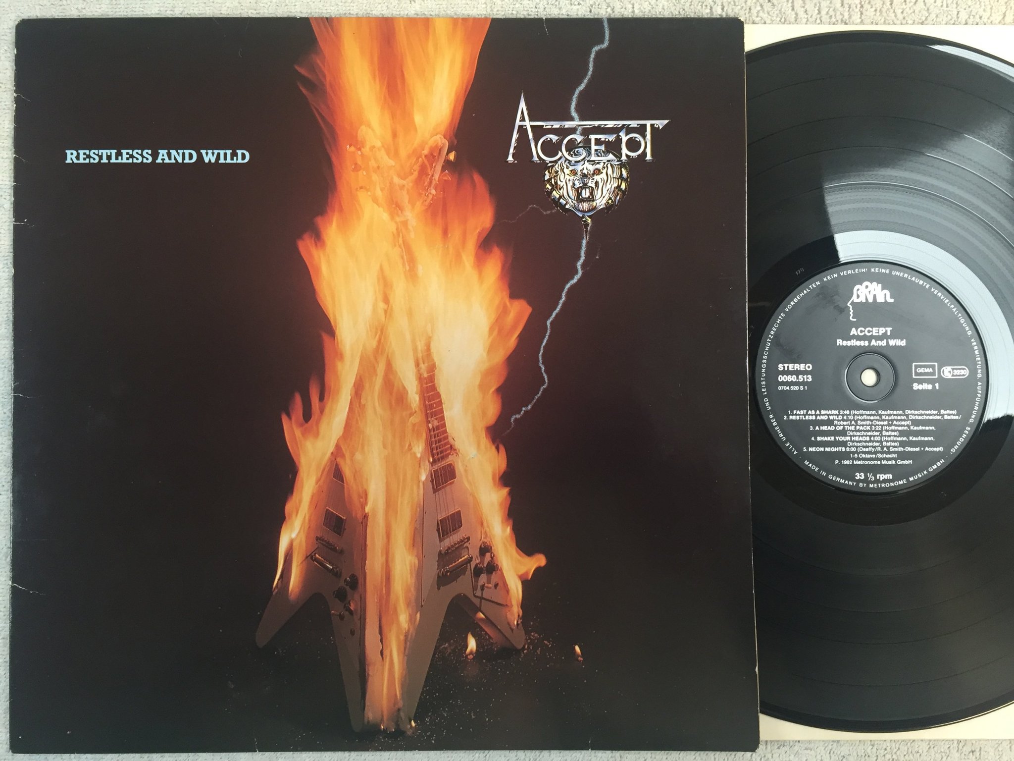 Omslagsbild för skivan ACCEPT restless and wild LP -82 Ger BRAIN 0060513