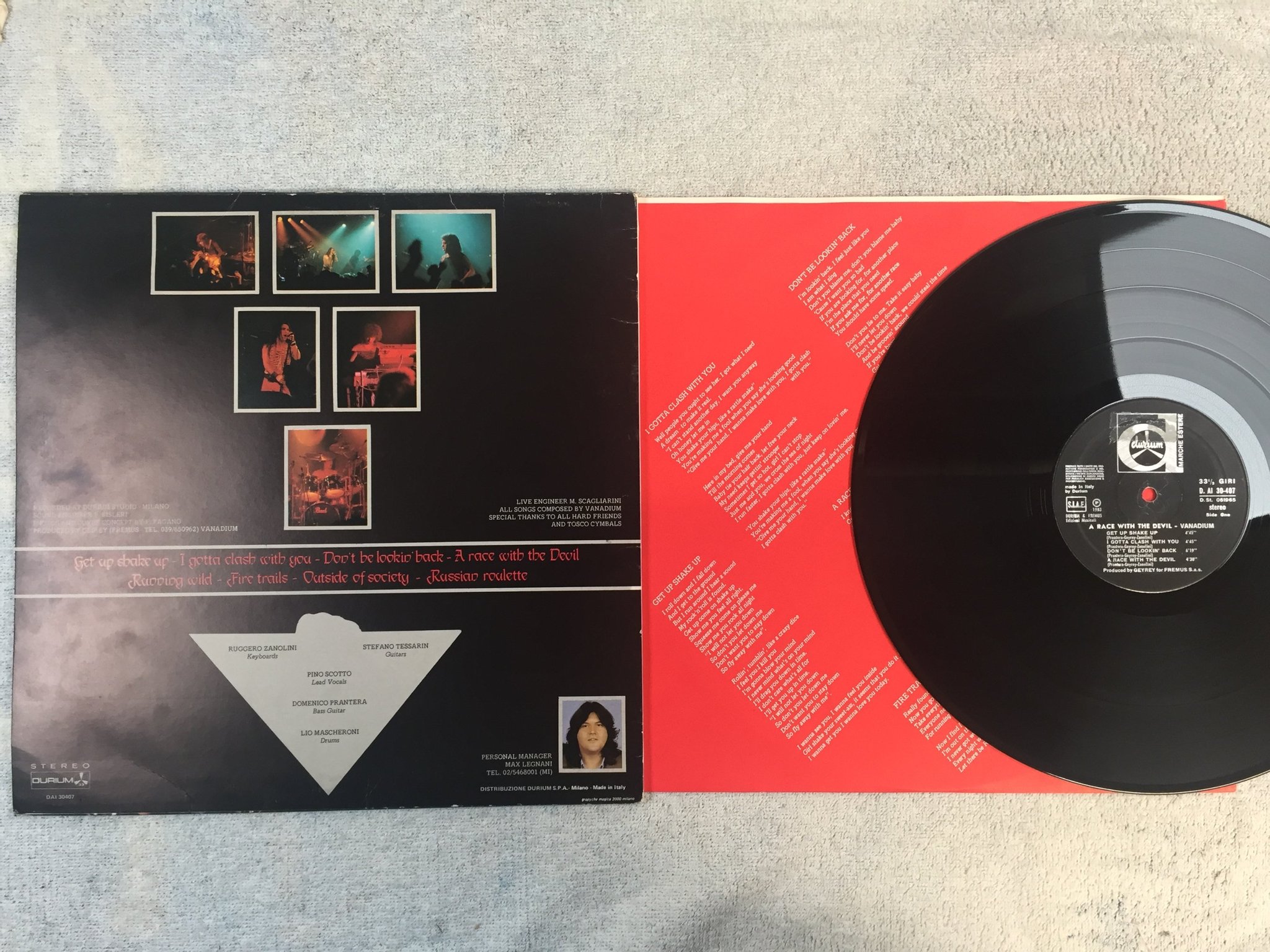 Omslagsbild för skivan VANADIUM a race with the devil LP -83 Ita DAI 30407 