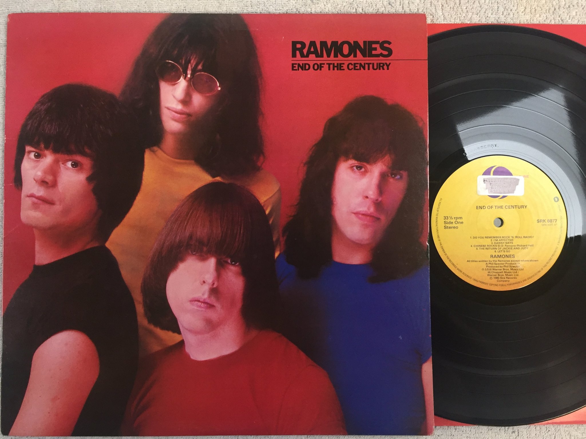 Omslagsbild för skivan RAMONES end of the century LP -80 UK SIRE SRK 6077