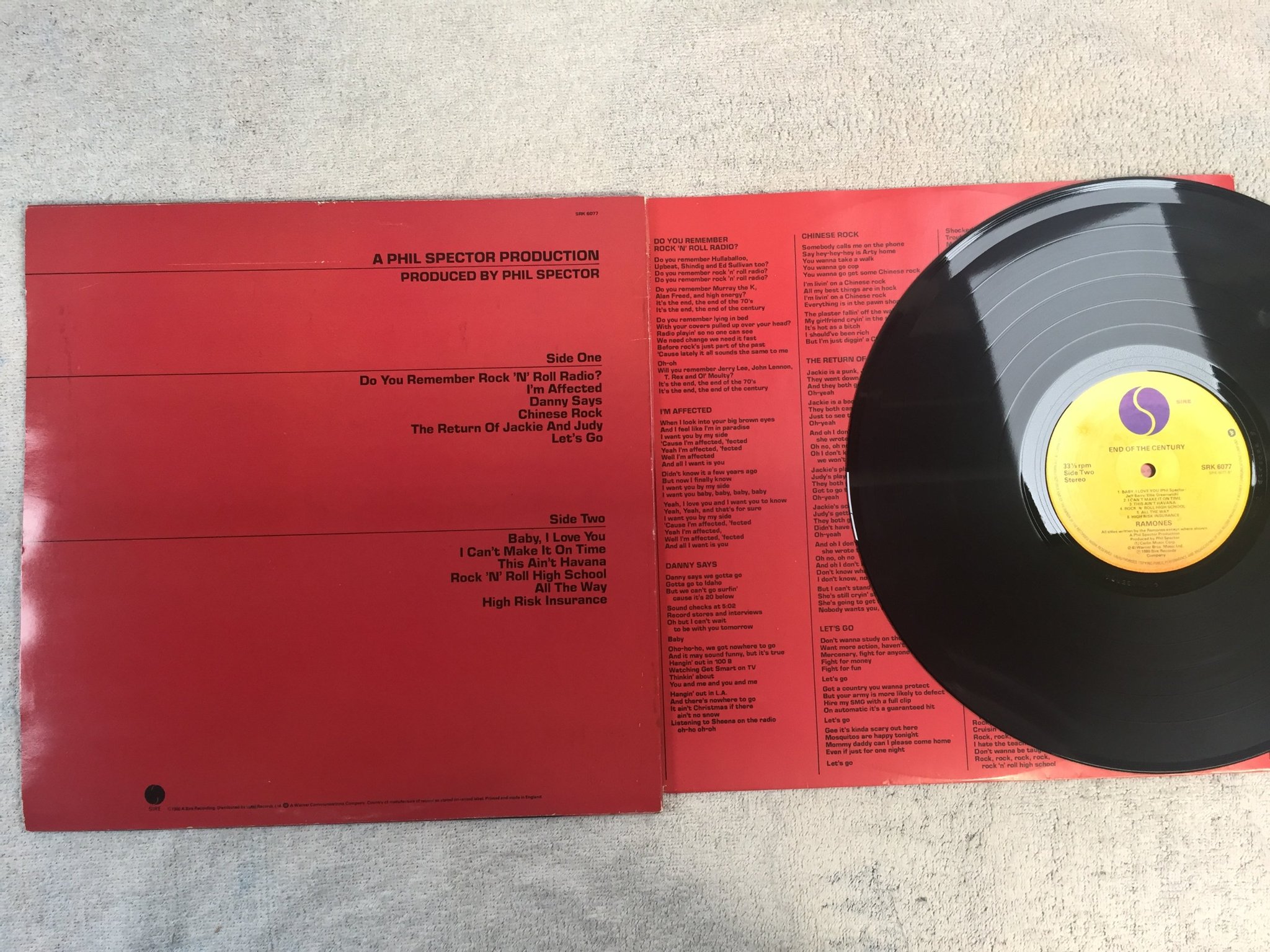 Omslagsbild för skivan RAMONES end of the century LP -80 UK SIRE SRK 6077