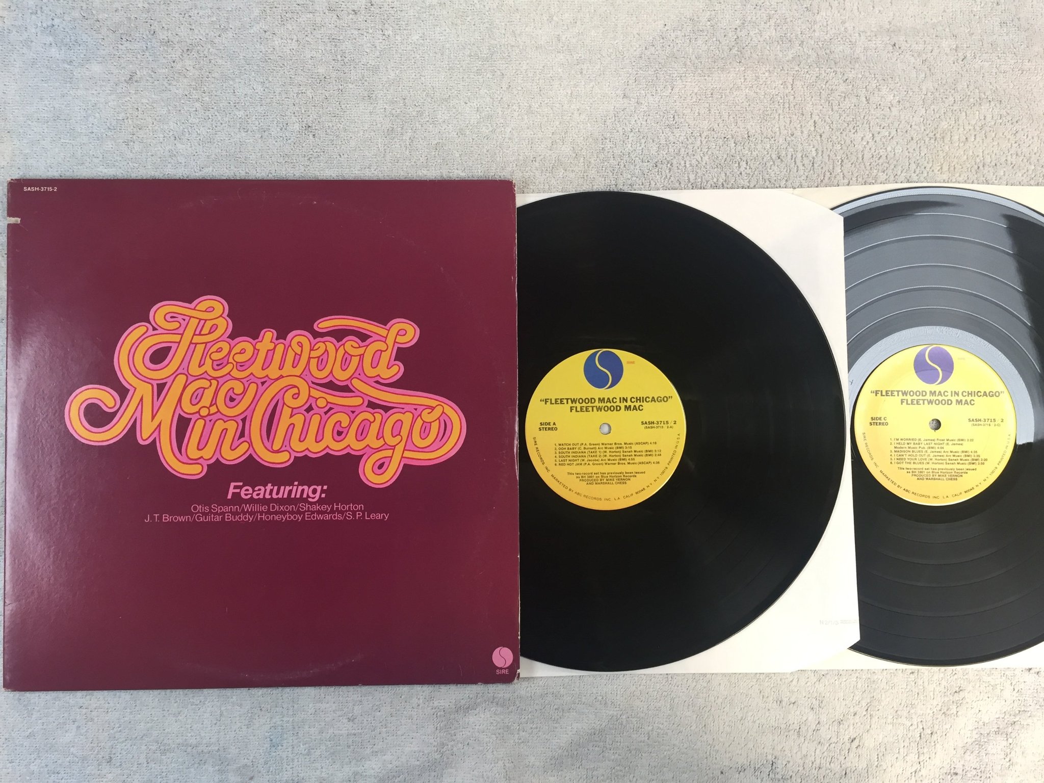 Omslagsbild för skivan FLEETWOOD MAC in Chicago 2xLP US SIRE SASH-3715