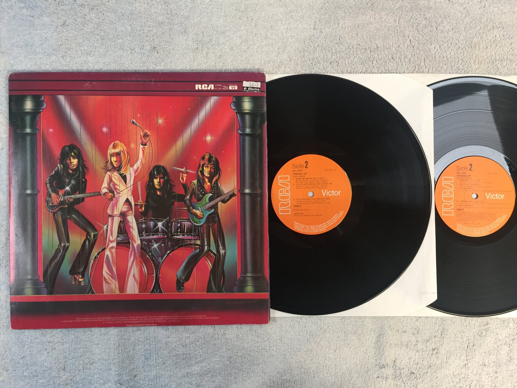 Omslagsbild för skivan SWEET strung up 2xLP -75 UK RCA SPC 0001