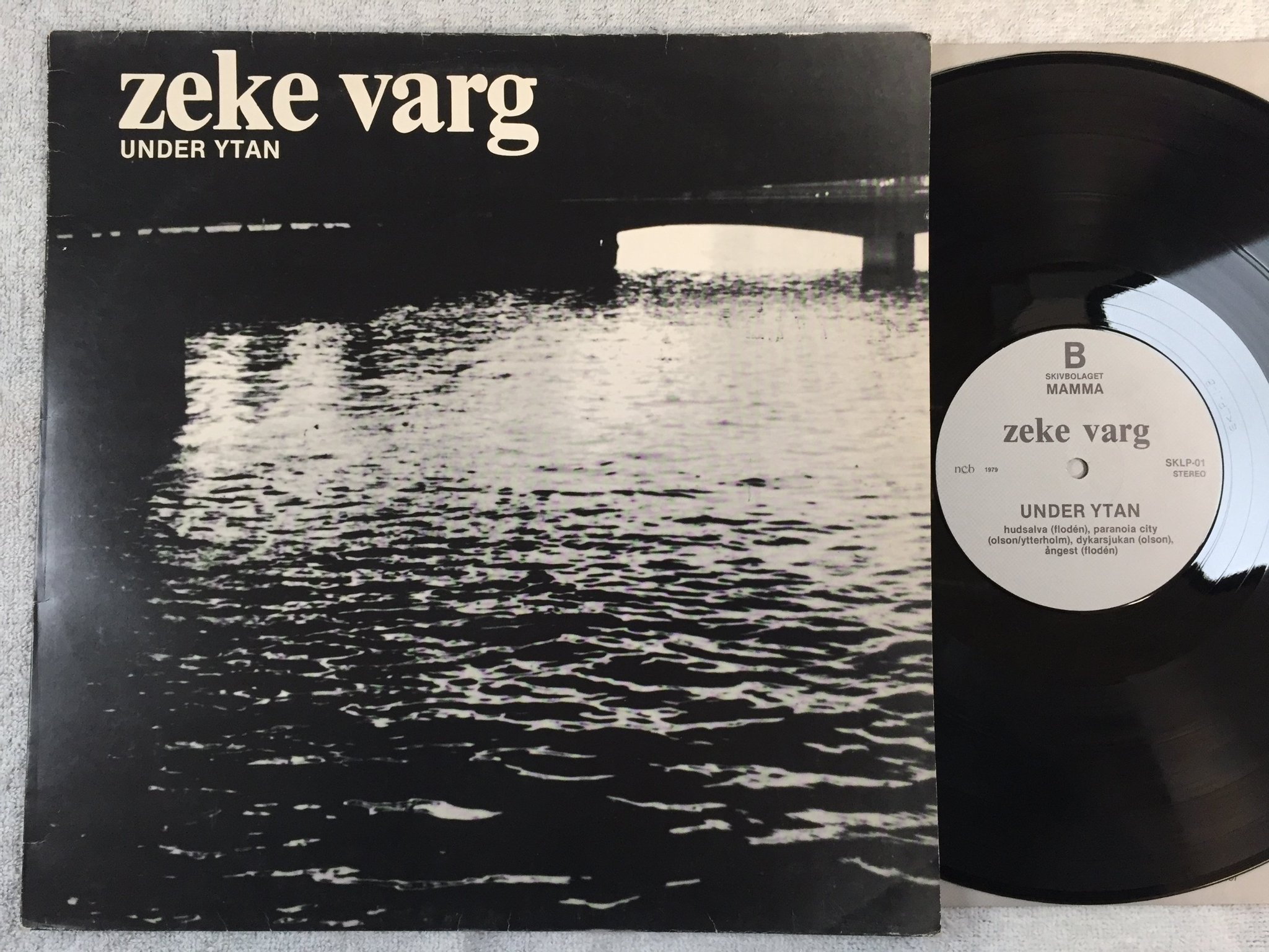 Omslagsbild för skivan ZEKE VARG under ytan LP -79 Swe SKIVBOLAGET MAMMA SKLP-01