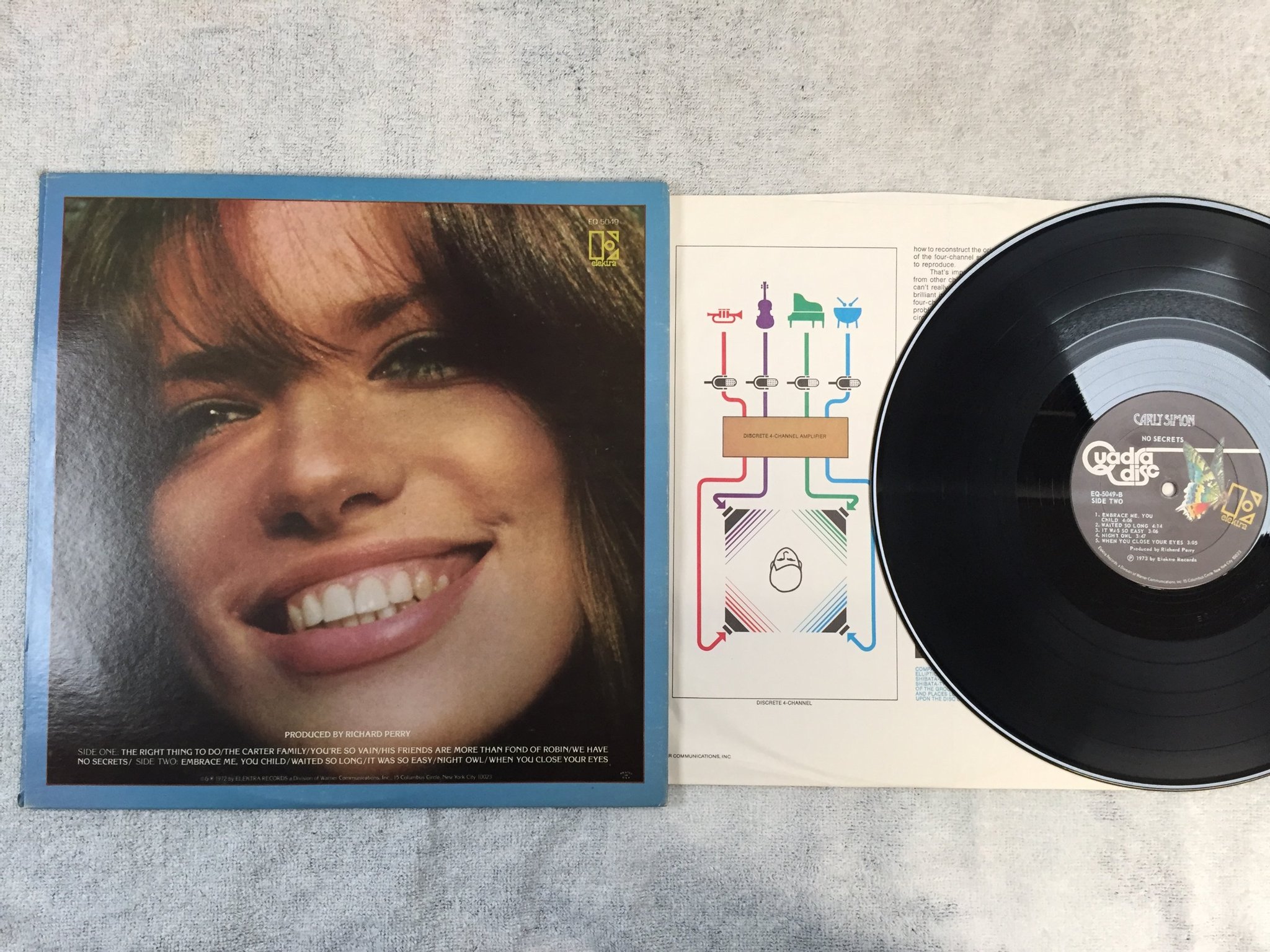 Omslagsbild för skivan CARLY SIMON no secrets LP -73 US ELEKTRA EQ-5049 quadradisc