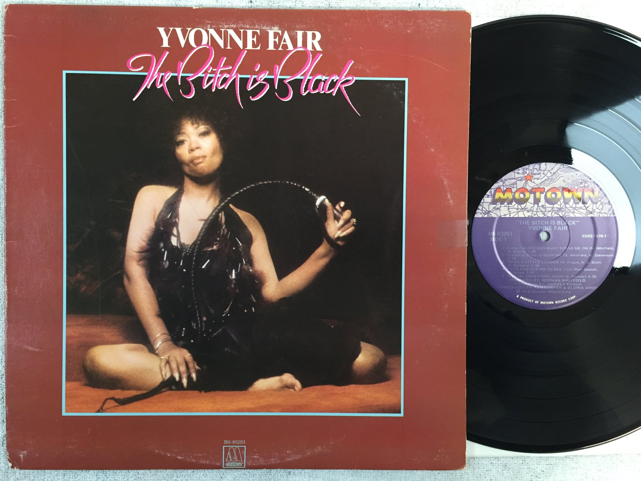 Omslagsbild för skivan YVONNE FAIR the bitch is black LP -75 US MOTOWN M6-832S1 grym platta!!!