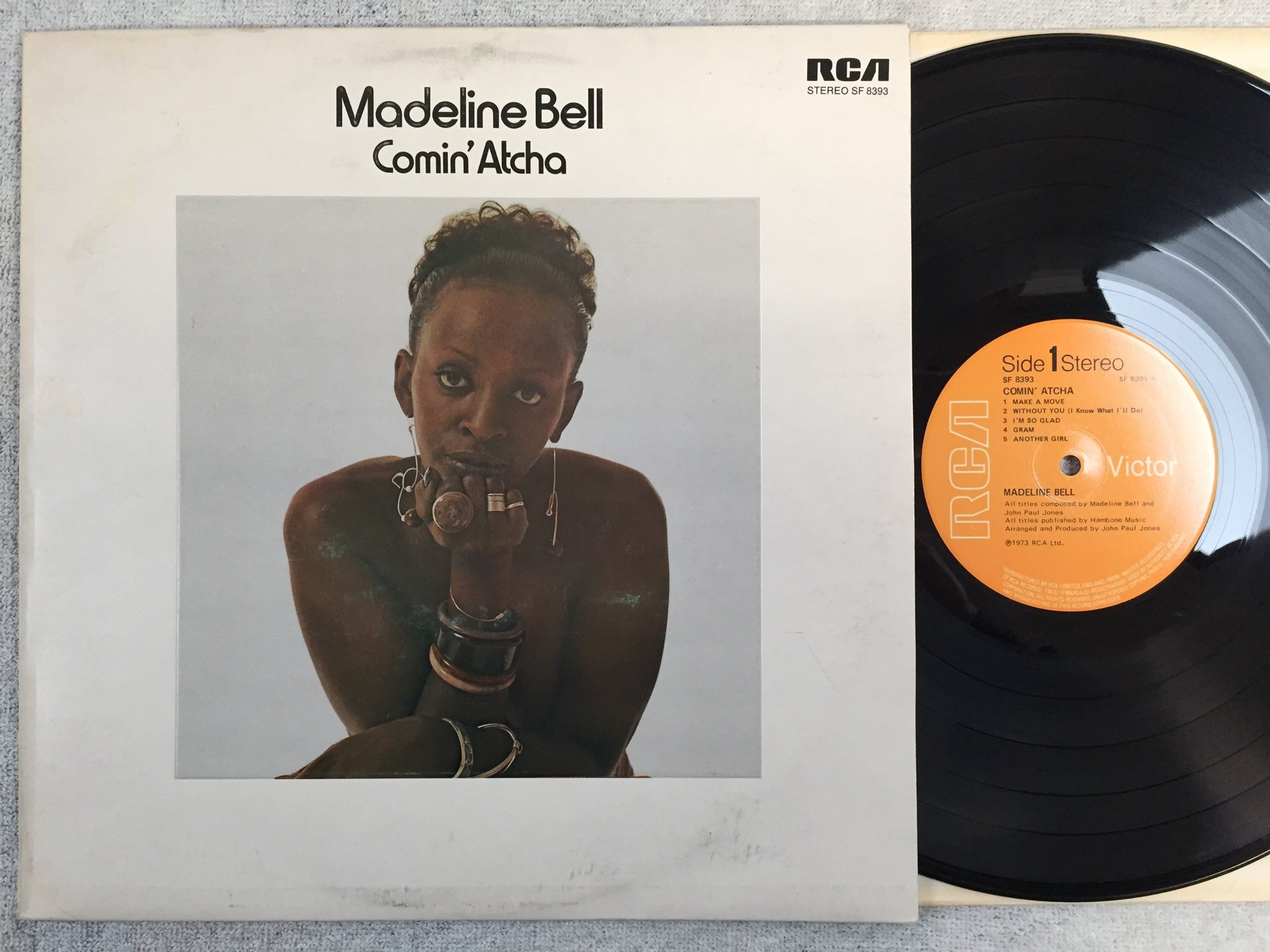 Omslagsbild för skivan MADELINE BELL comin atcha LP -73 UK RCA SF 8393 soul