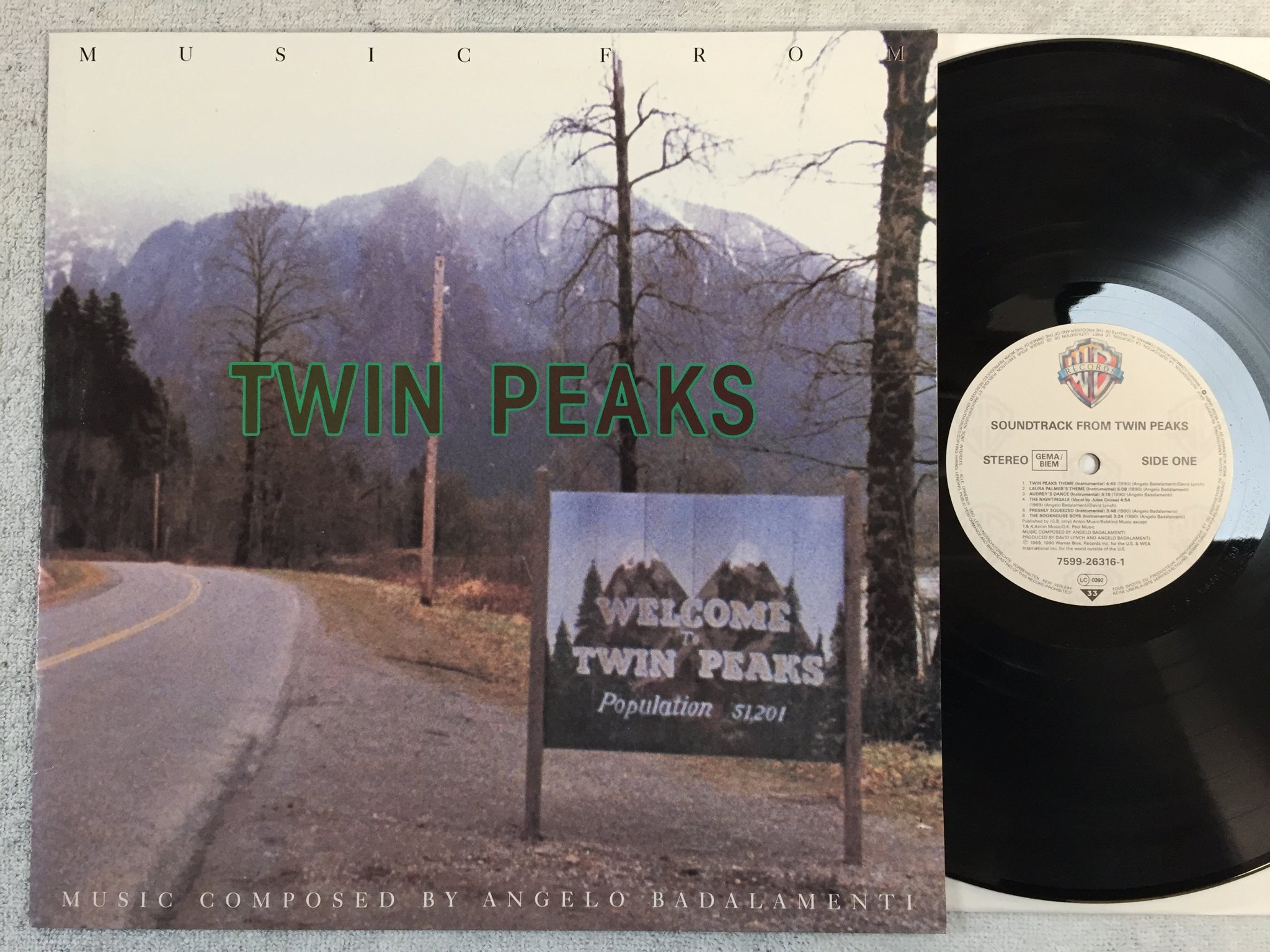 Omslagsbild för skivan DAVID LYNCH soundtrack from Twin Peaks LP -90 Ger WARNER 7599-26316-1