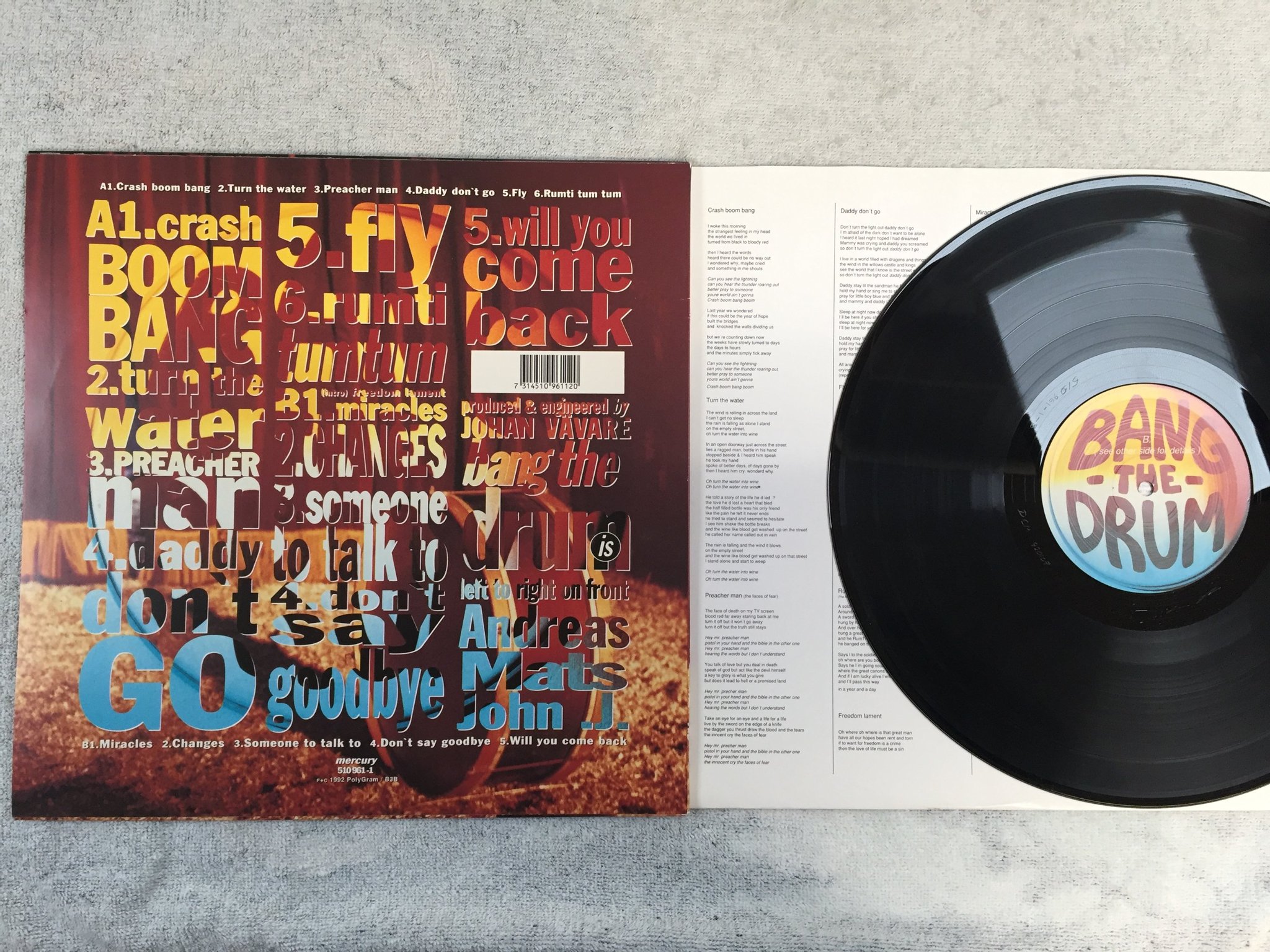 Omslagsbild för skivan BANG THE DRUM s/t LP -92 ncb MERCURY 510961-1 signed by the band 