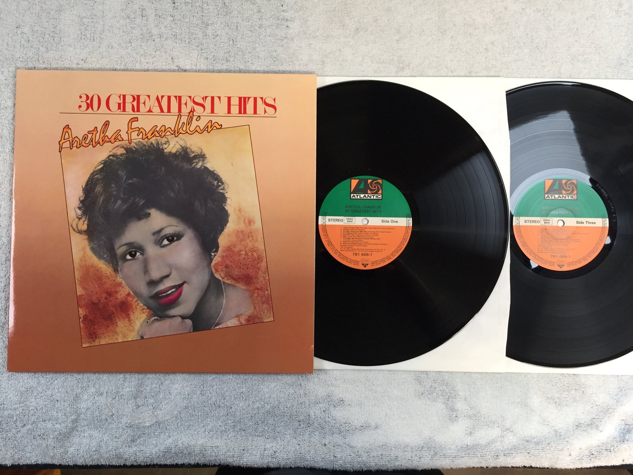Omslagsbild för skivan ARETHA FRANKLIN 30 greatest hits 2xLP -86 Ger ATLANTIC 781 668-1