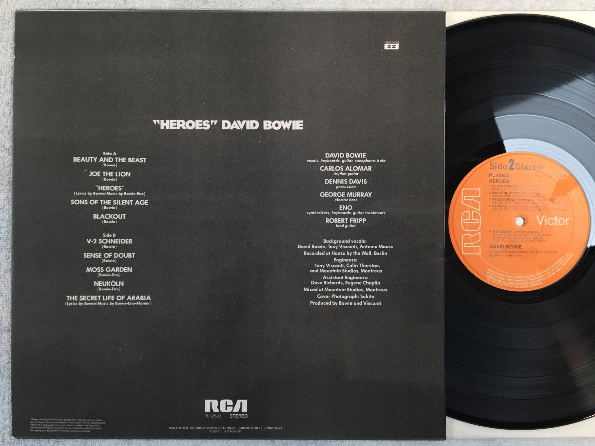 Omslagsbild för skivan DAVID BOWIE heroes LP -77 UK RCA PL 12522 fully laminated