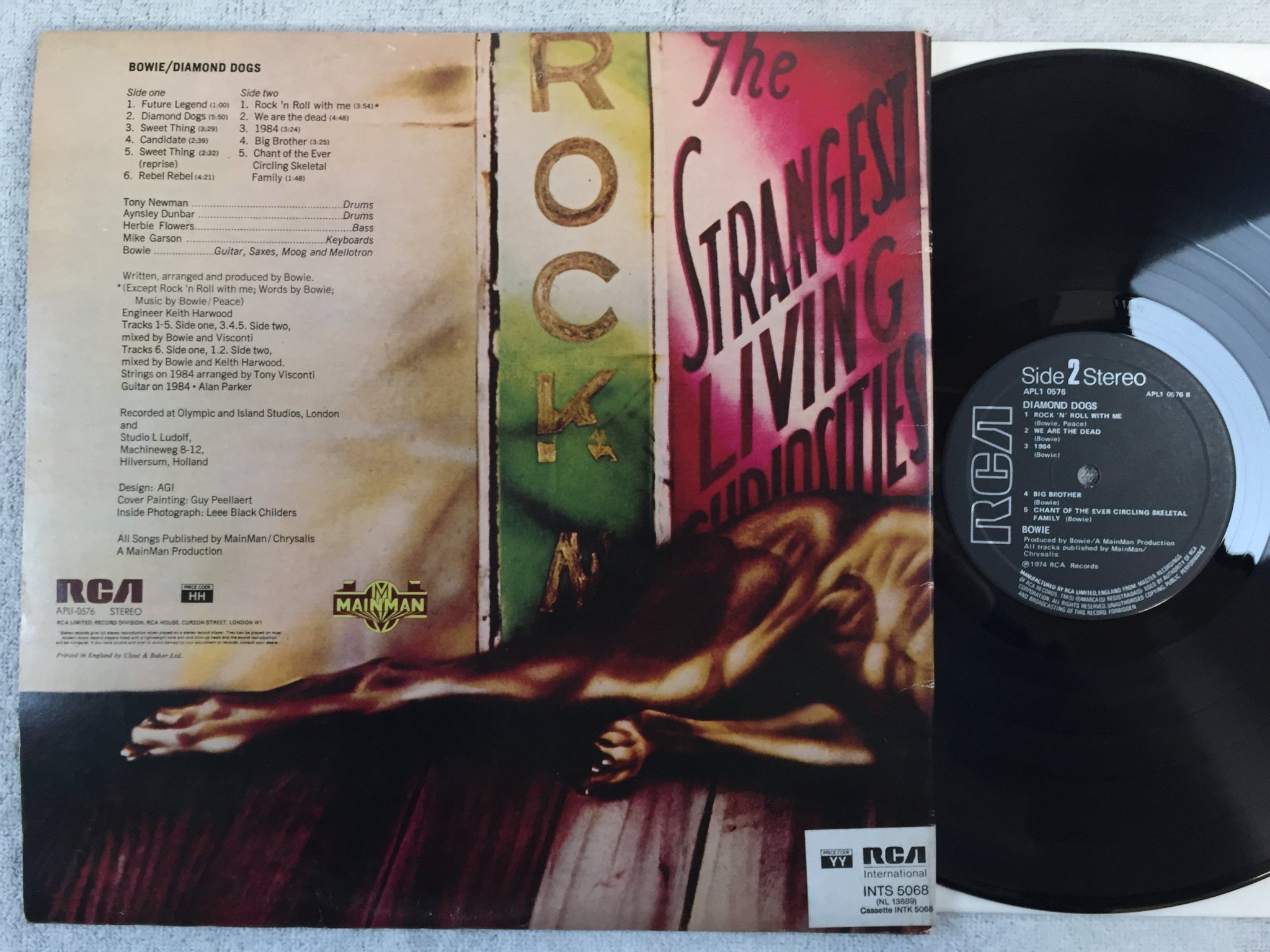 Omslagsbild för skivan DAVID BOWIE diamond dogs LP  UK RCA APL1 0576