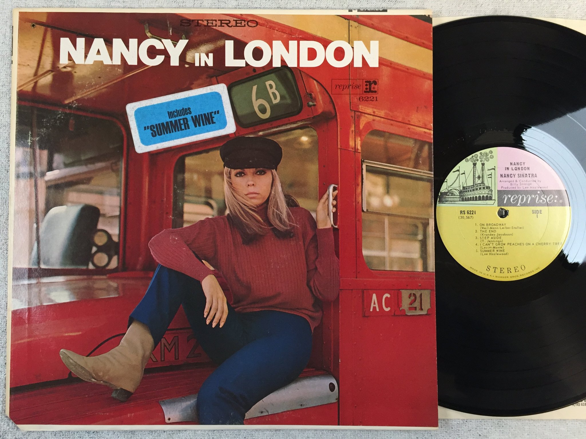 Omslagsbild för skivan NANCY SINATRA Nancy in London LP US REPRISE RS 6221