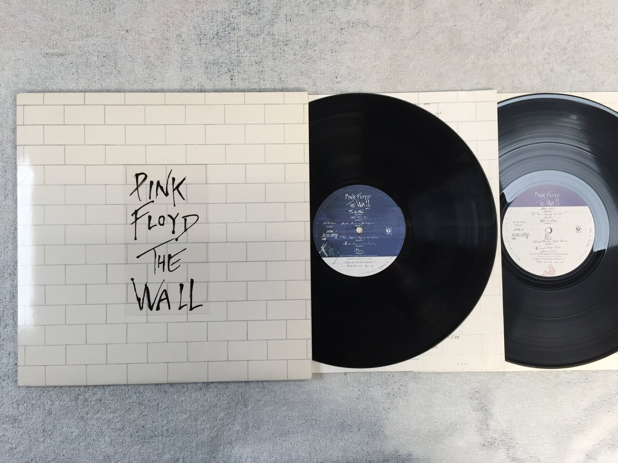 Omslagsbild för skivan Pink Floyd the wall 2xLP -79 ncb HARVEST 7C 156-63411