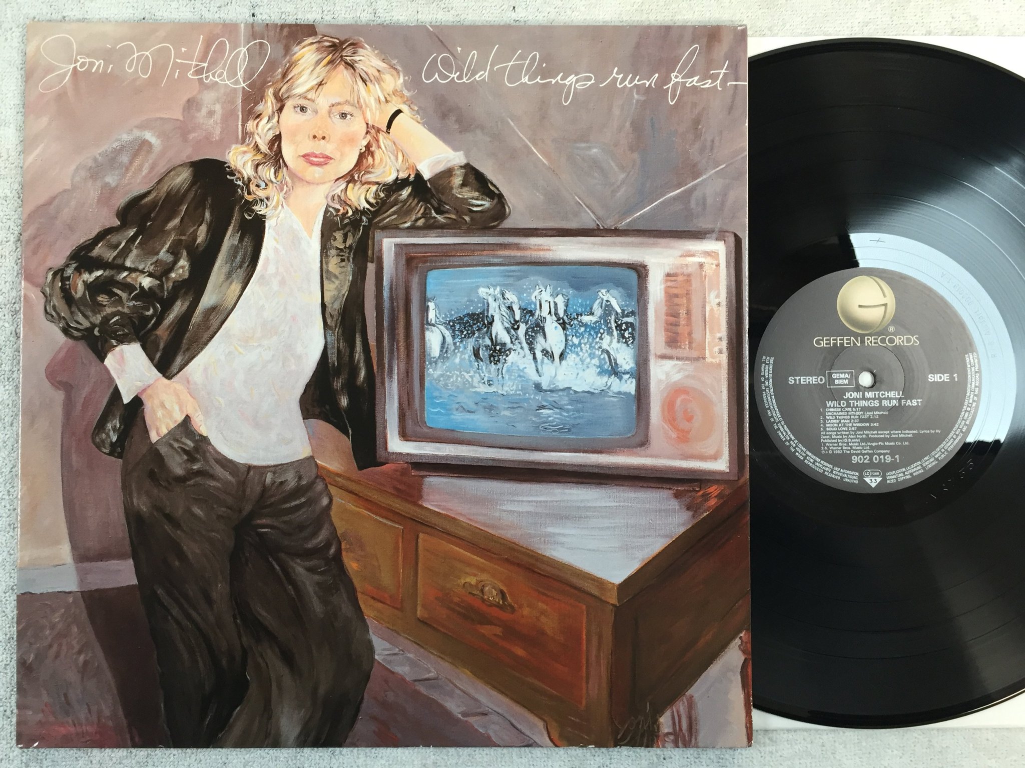 Omslagsbild för skivan JONI MITCHELL wild things run fast LP Ger GEFFEN 902019-1