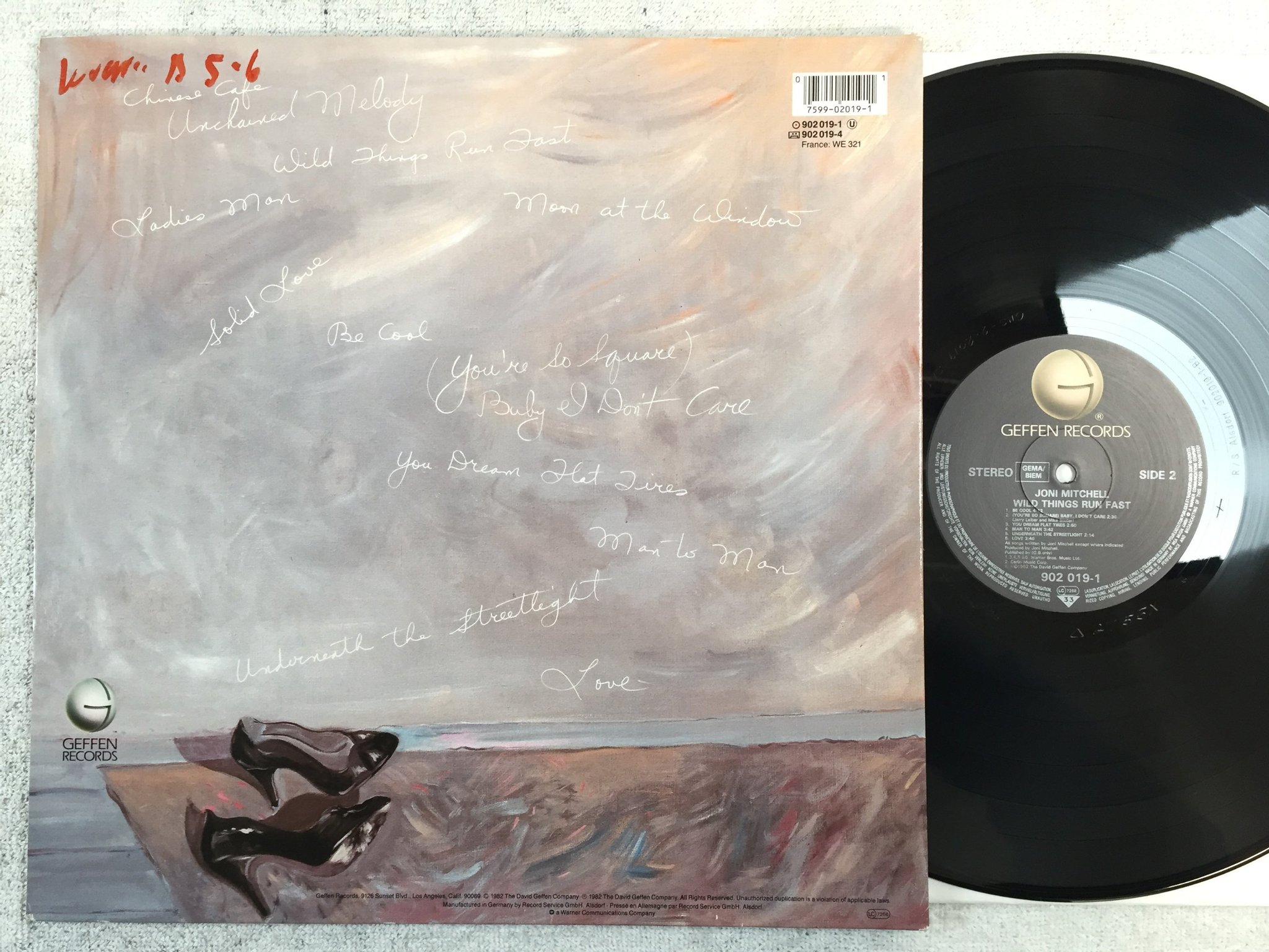 Omslagsbild för skivan JONI MITCHELL wild things run fast LP Ger GEFFEN 902019-1