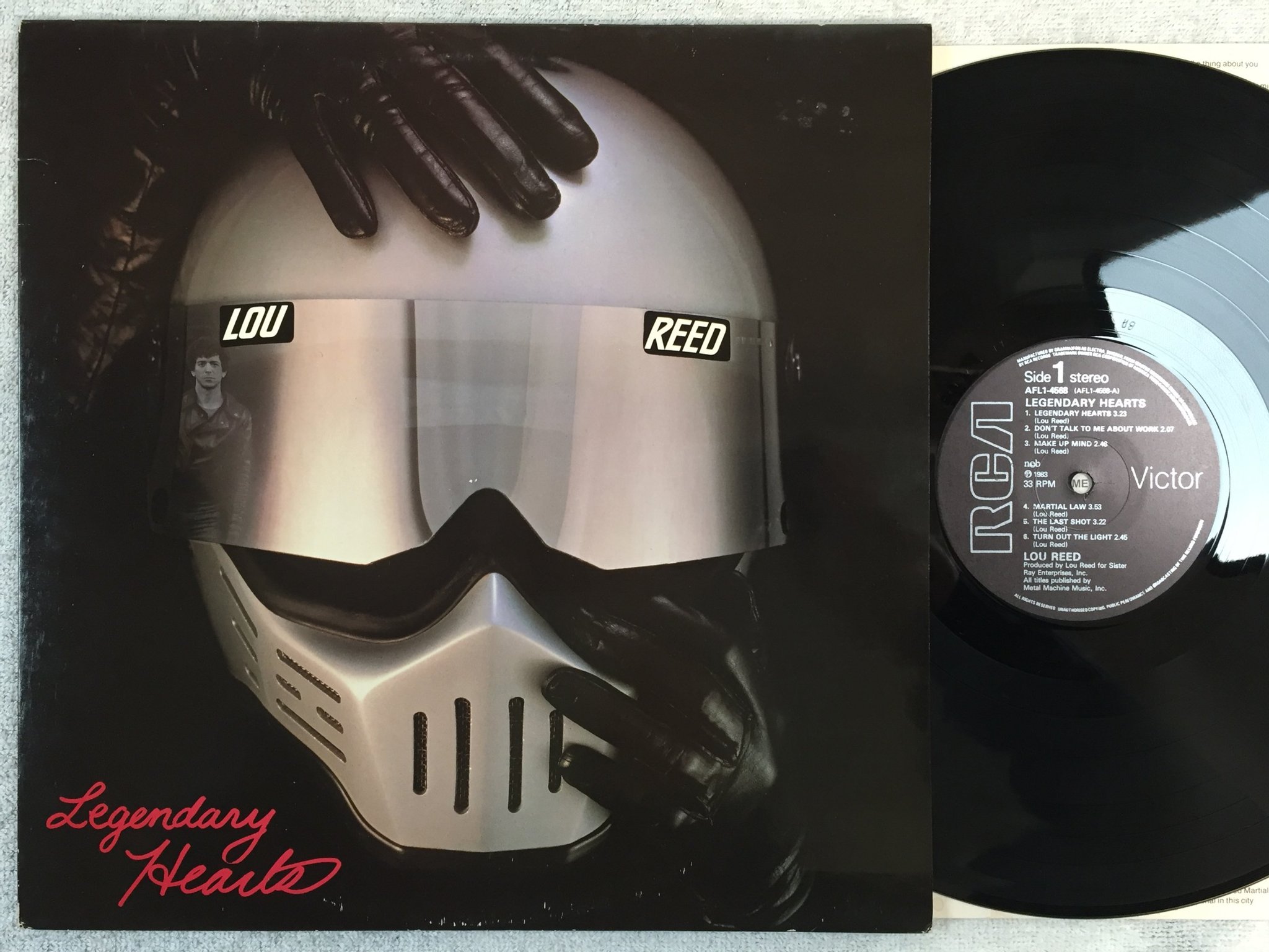 Omslagsbild för skivan LOU REED legendary hearts LP -83 Swe RCA AFL1-4568