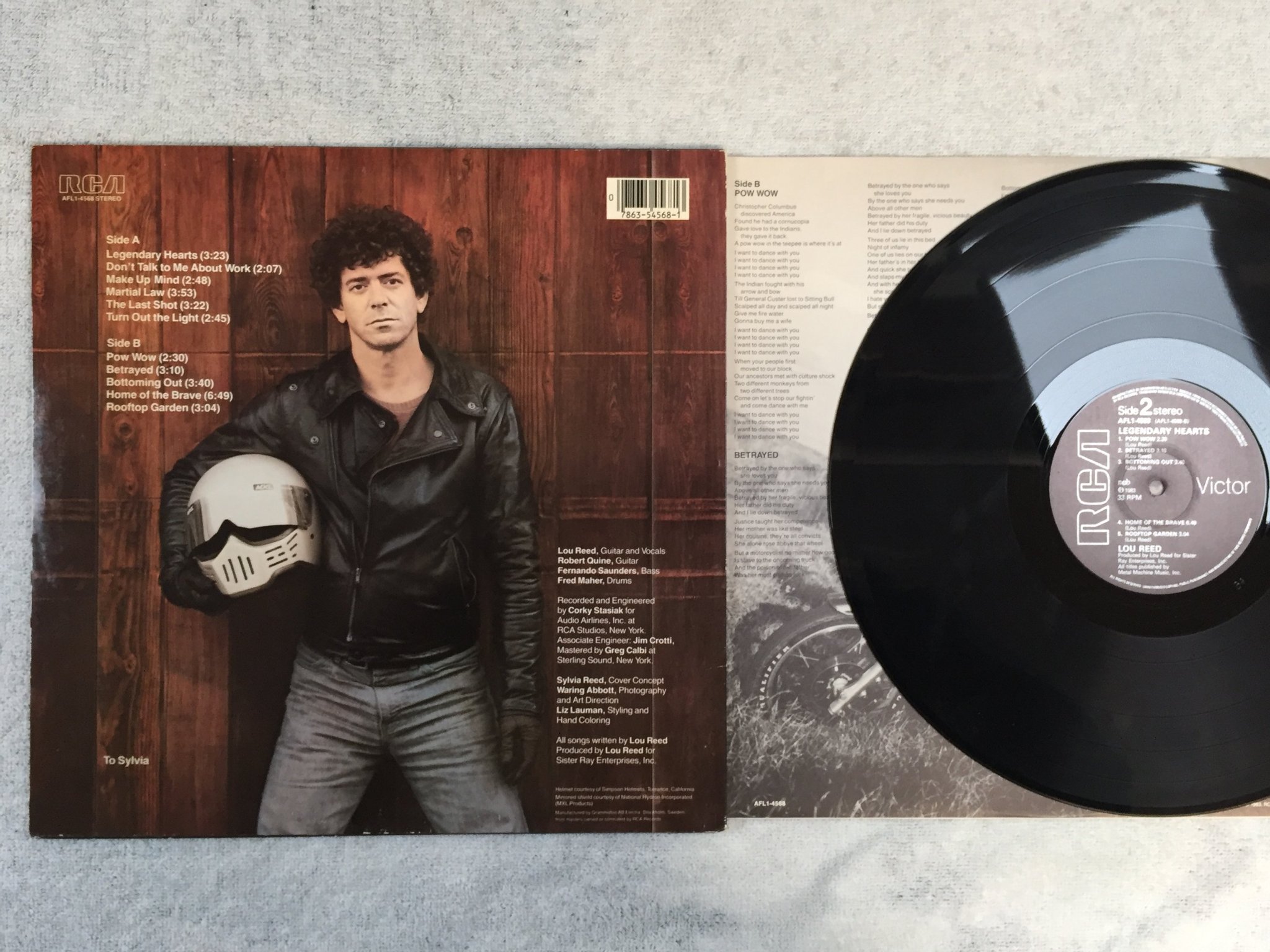 Omslagsbild för skivan LOU REED legendary hearts LP -83 Swe RCA AFL1-4568