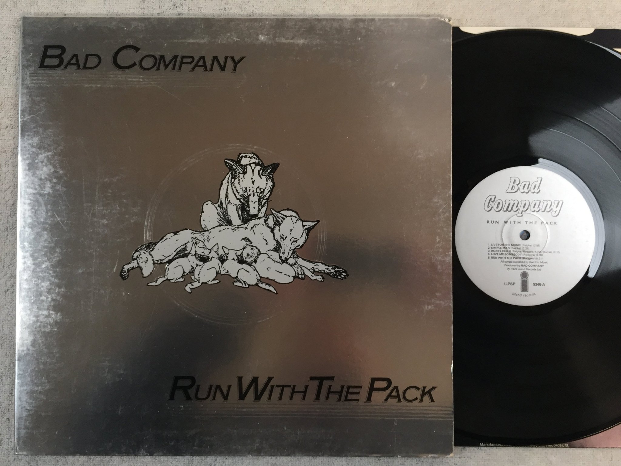Omslagsbild för skivan BAD COMPANY run with the pack LP -76 UK ISLAND ILPSP 9346