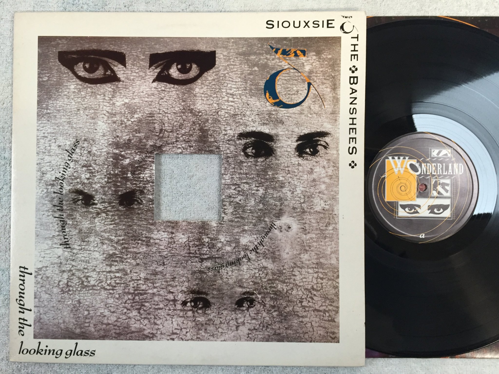 Omslagsbild för skivan SIOUXSIE & THE BANSHEES through the looking glass LP -87 UK POLYDOR SHELP 4 