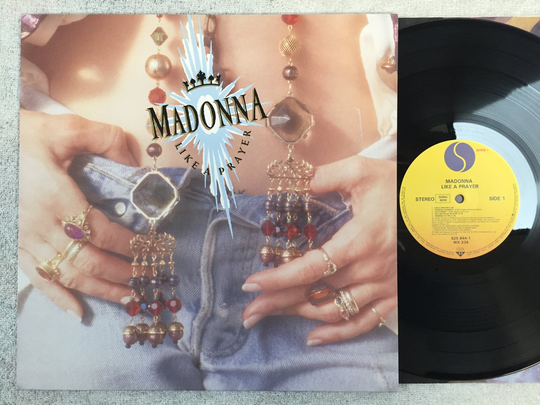 Omslagsbild för skivan MADONNA like a prayer LP -89 Hol SIRE 925 844-1