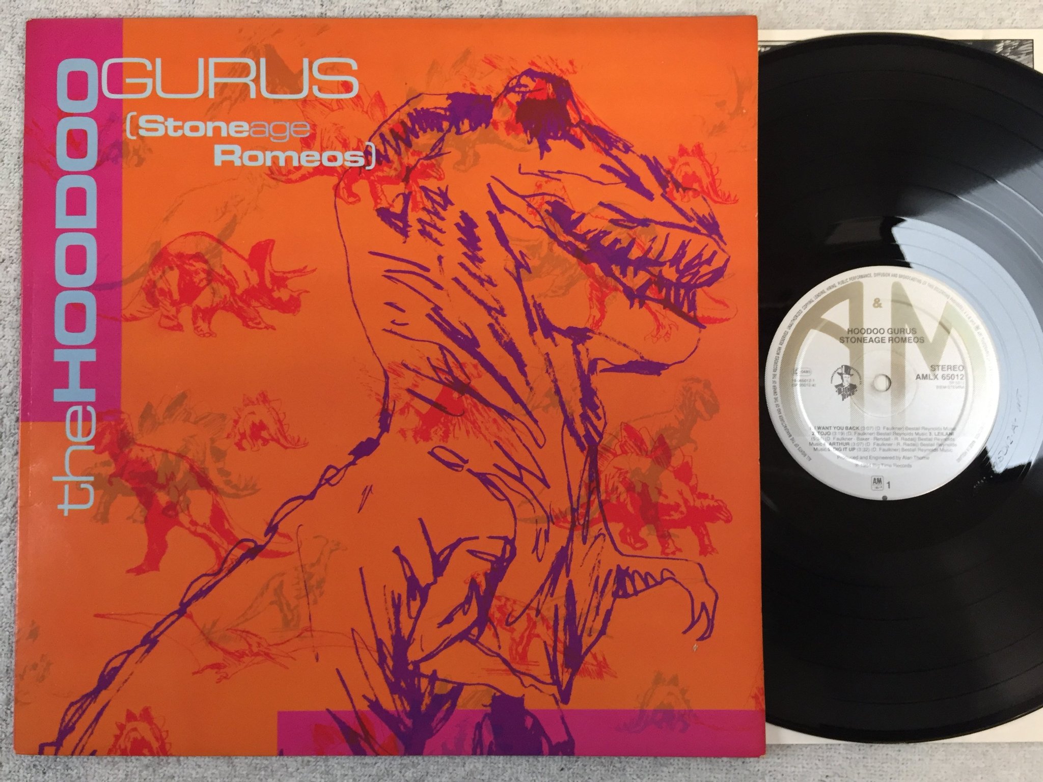 Omslagsbild för skivan HOODOO GUROS stoneage romeos LP -84 Hol A&M AMLX 65012