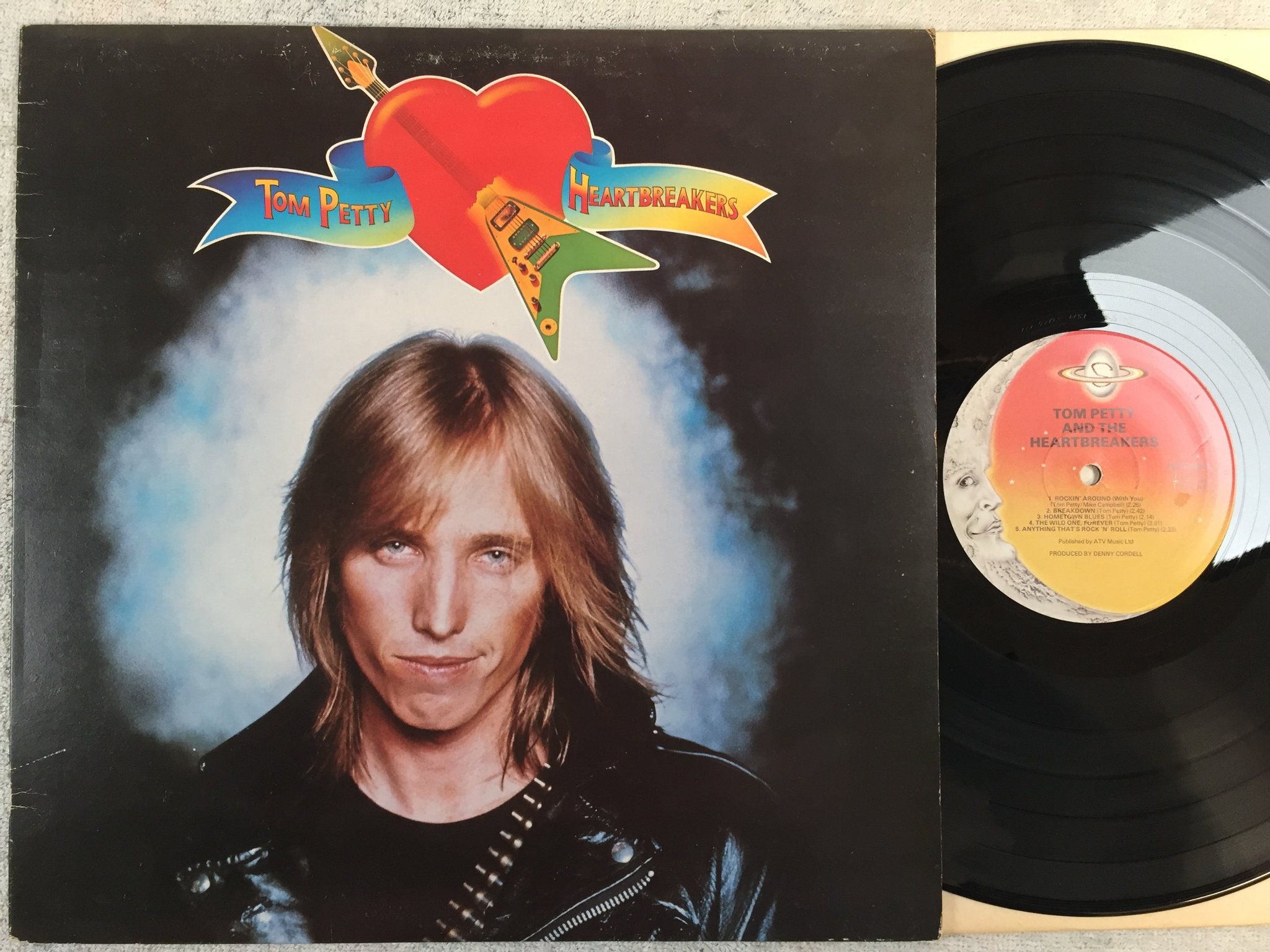 Omslagsbild för skivan TOM PETTY & THE HEARTBREAKERS s/t LP -77 UK SHELTER ISA 5014