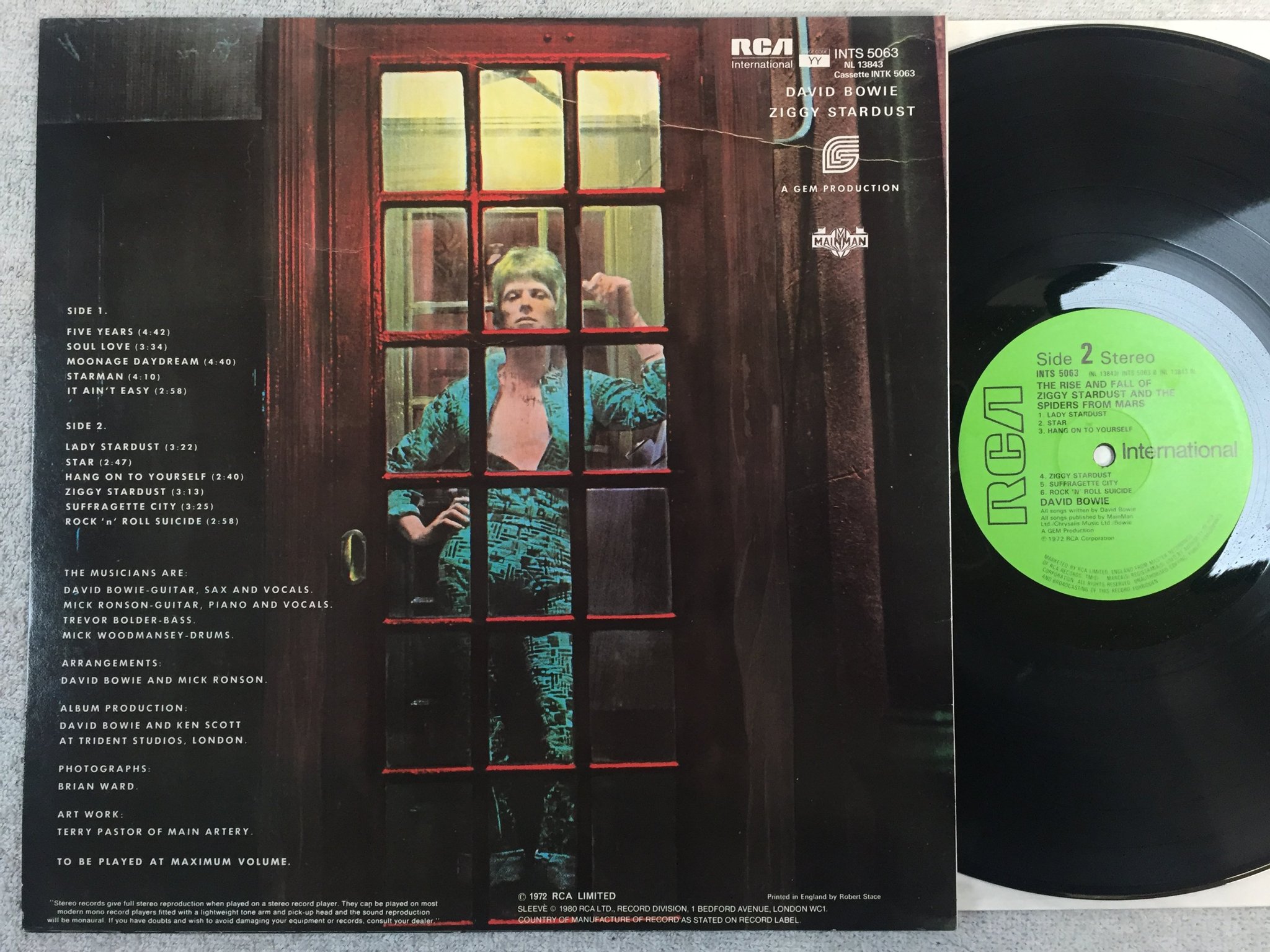 Omslagsbild för skivan DAVID BOWIE the rise and fall of Ziggy Stardust LP re UK RCA INTERNATIONAL INTS 