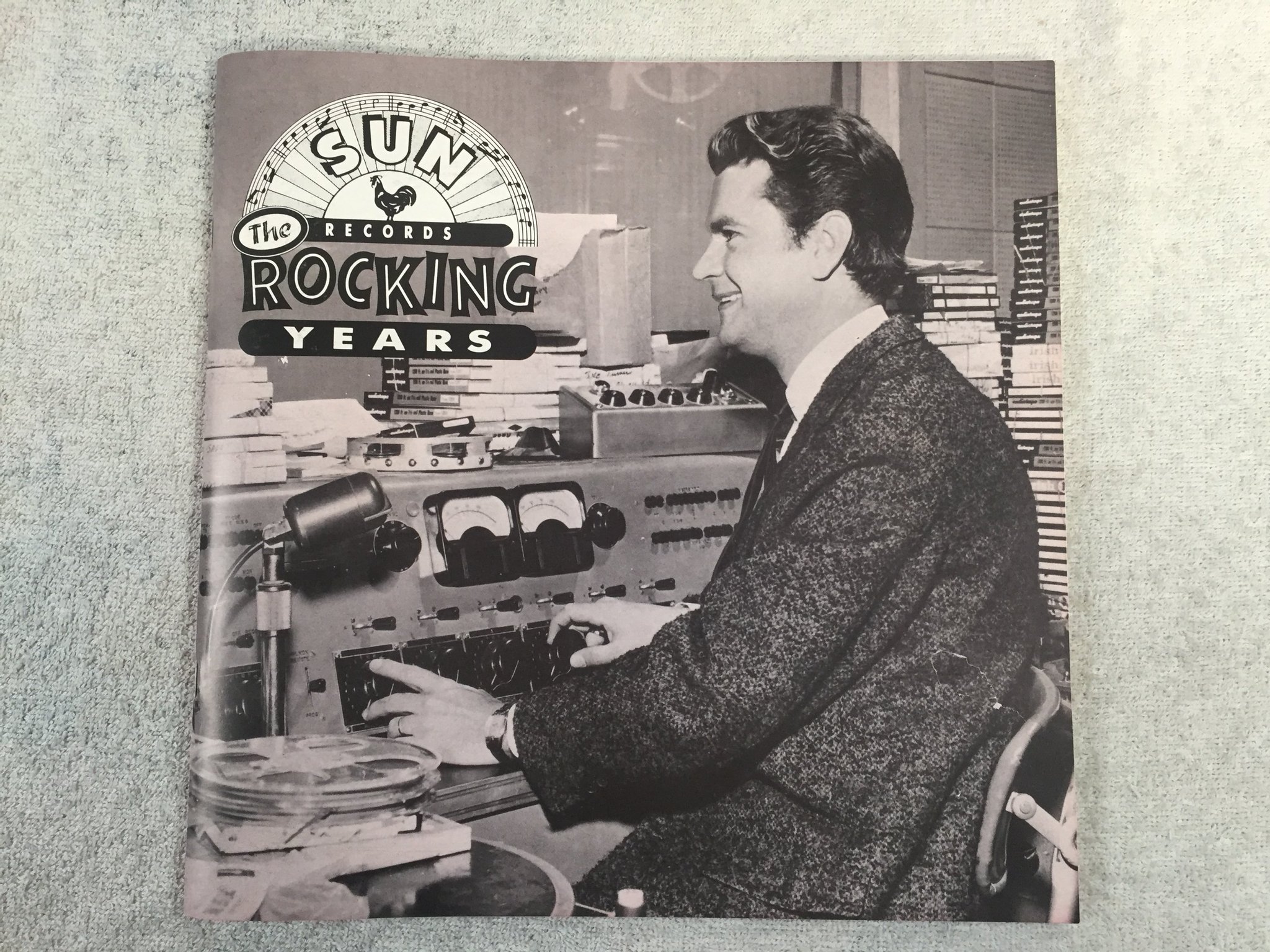 Omslagsbild för skivan V/A Sun Records: The Rocking Years 12xLP box UK SUN BOX 106 ROCK N ROLL !!!
