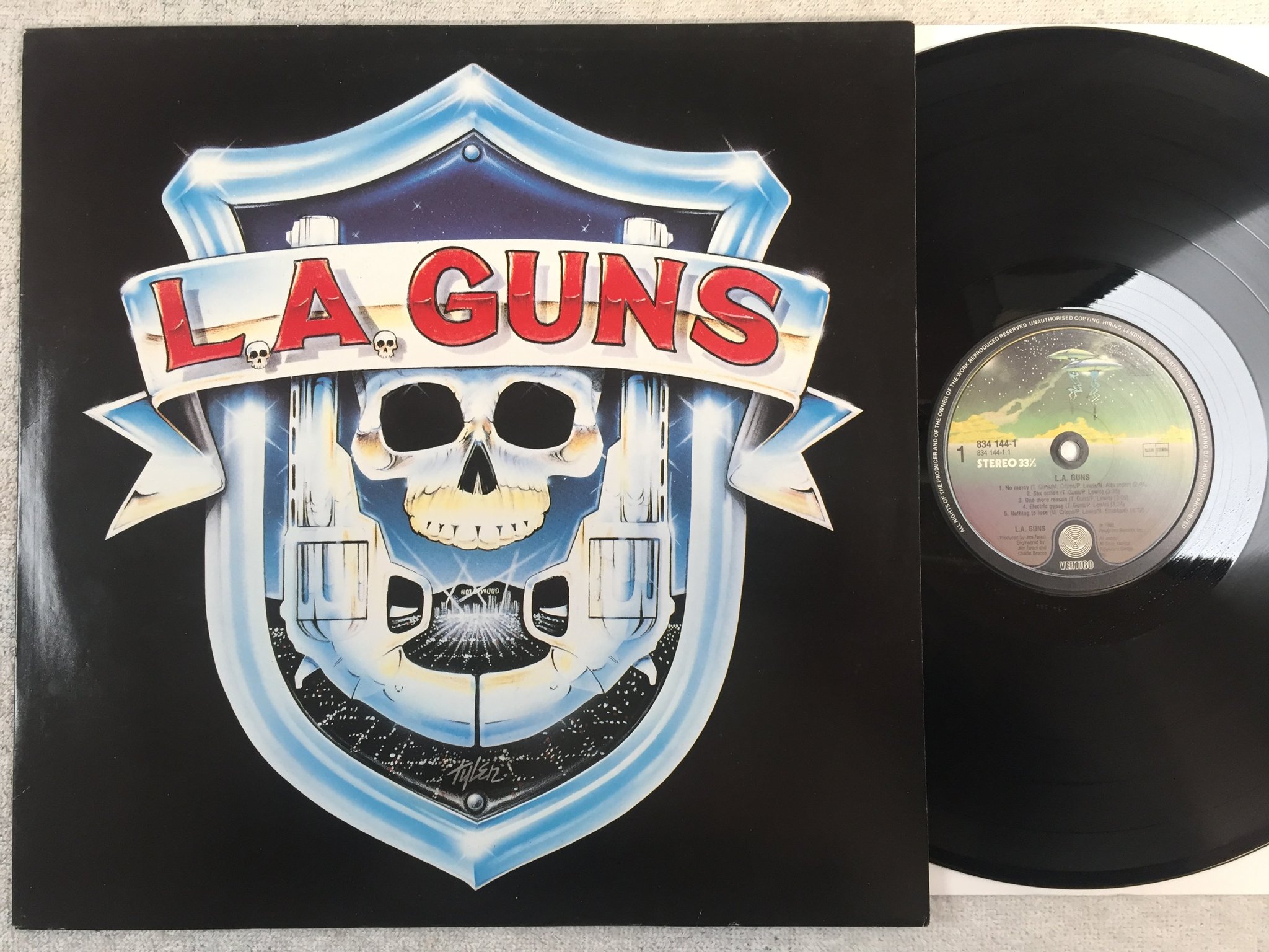 Omslagsbild för skivan L.A. GUNS s/t LP -88 Hol VERTIGO 834144-1