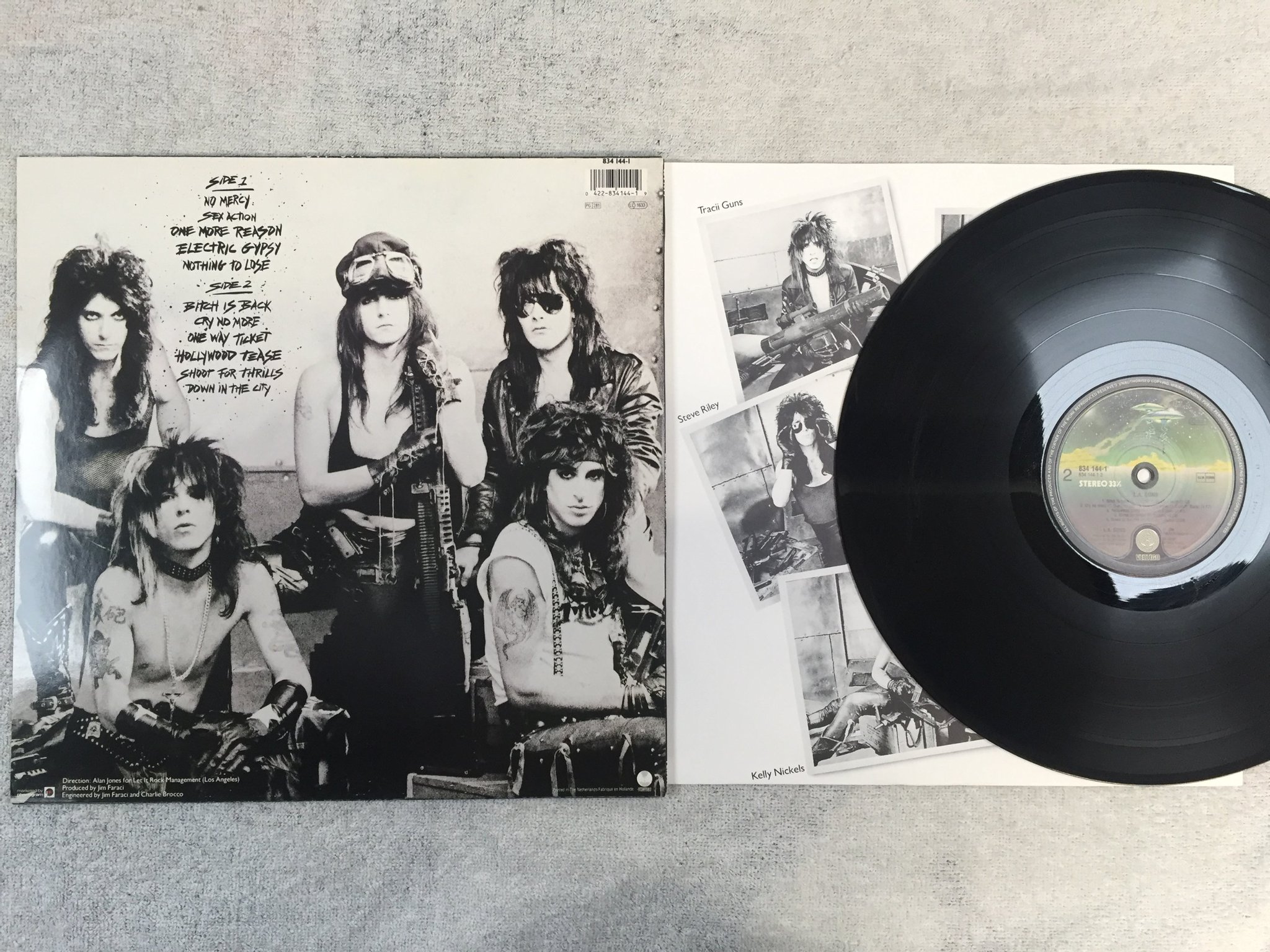 Omslagsbild för skivan L.A. GUNS s/t LP -88 Hol VERTIGO 834144-1
