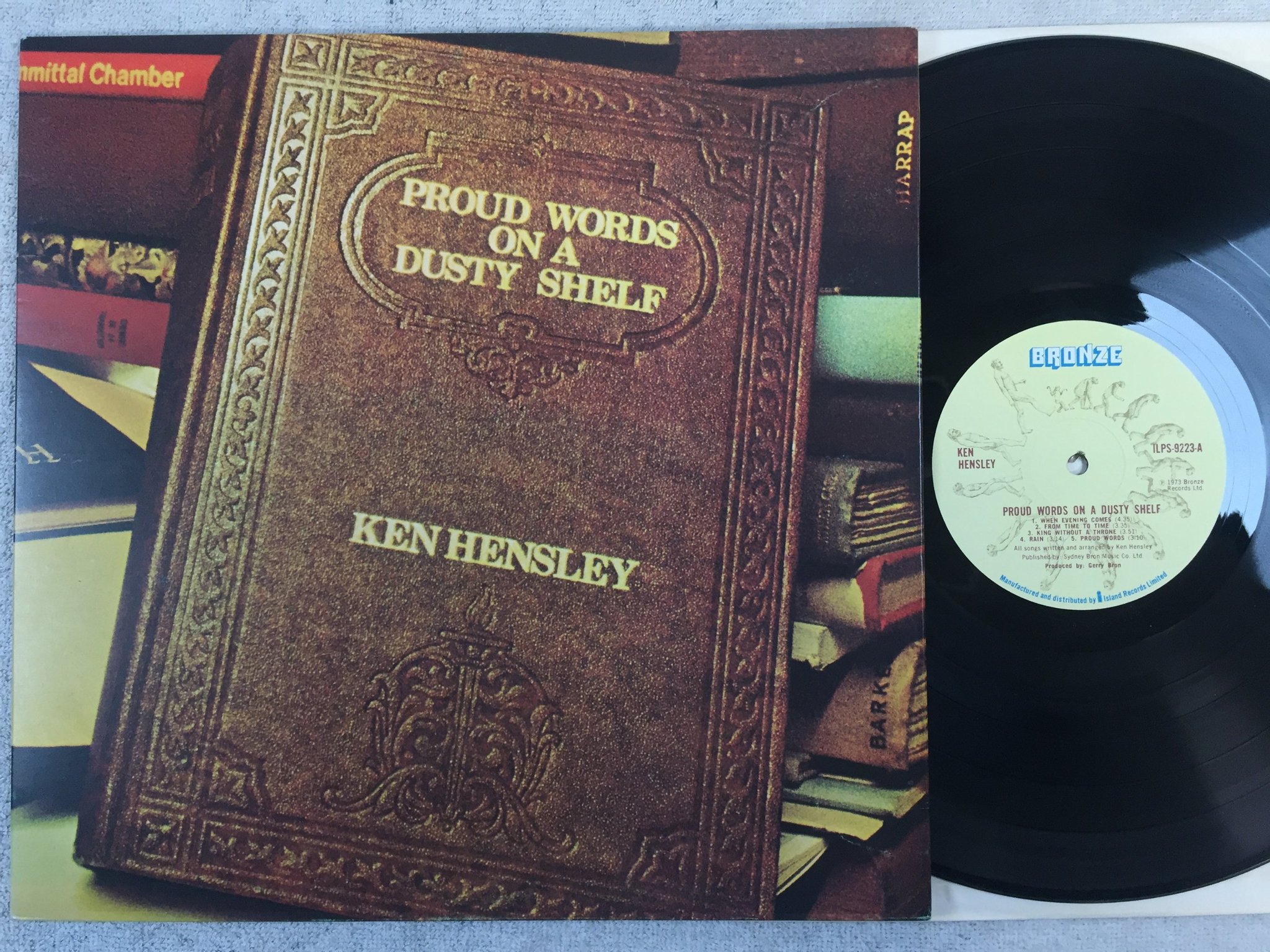 Omslagsbild för skivan KEN HENSLEY proud words on a dusty shelf LP -73 UK BRONZE ILPS 9223