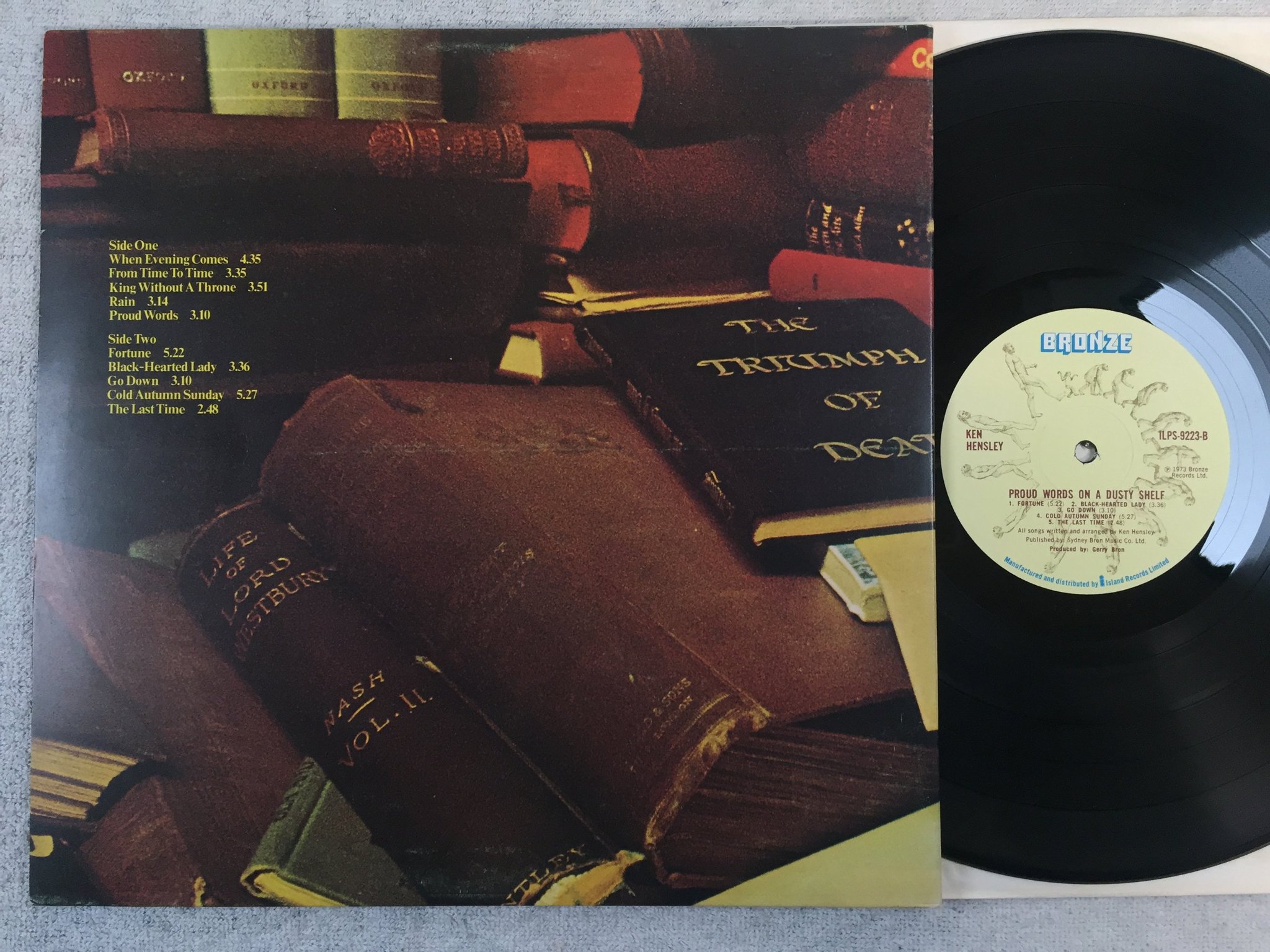 Omslagsbild för skivan KEN HENSLEY proud words on a dusty shelf LP -73 UK BRONZE ILPS 9223