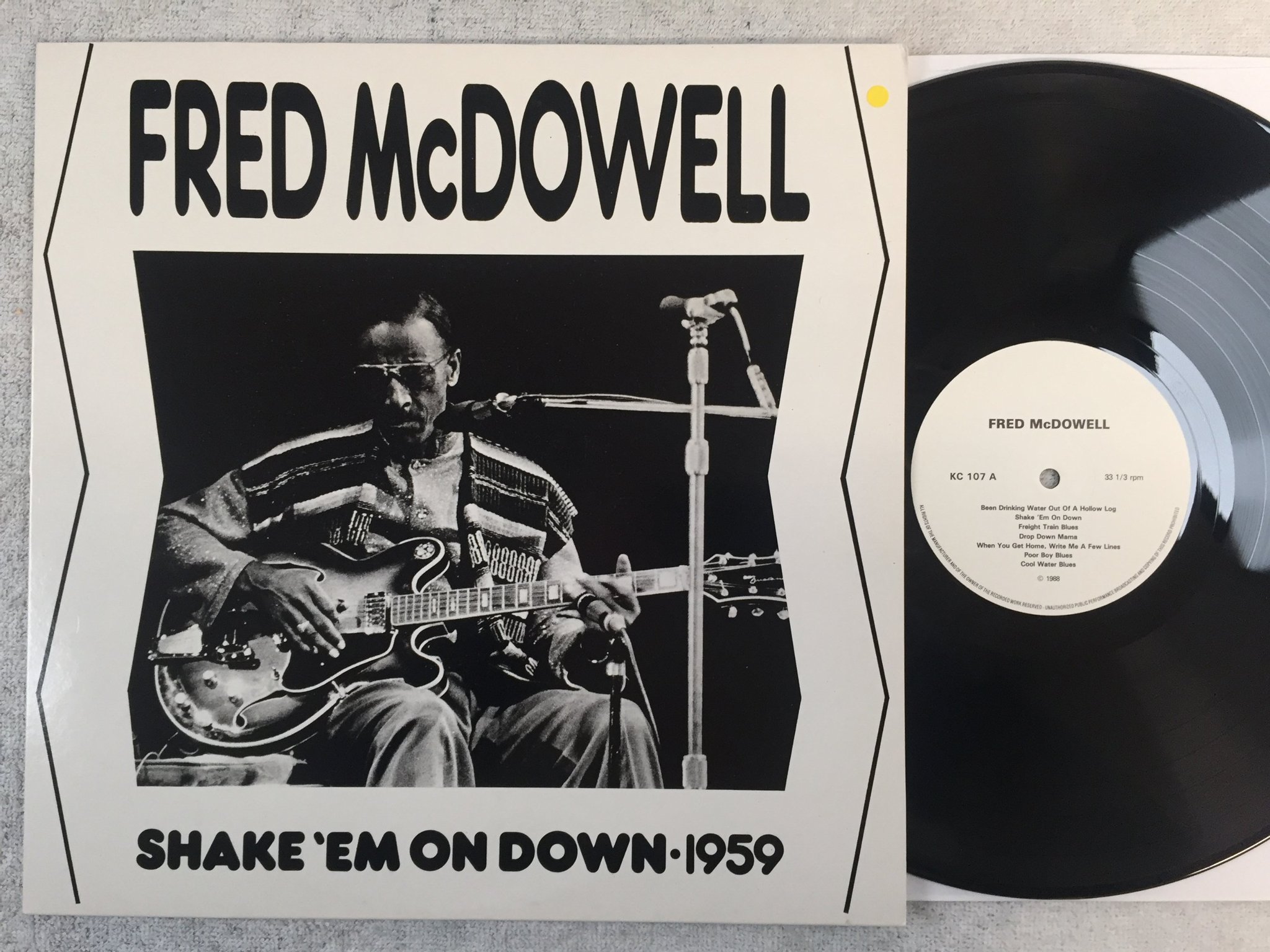 Omslagsbild för skivan FRED McDOWELL shake em on down 1959 LP -88 Fra kc 107 MONO 