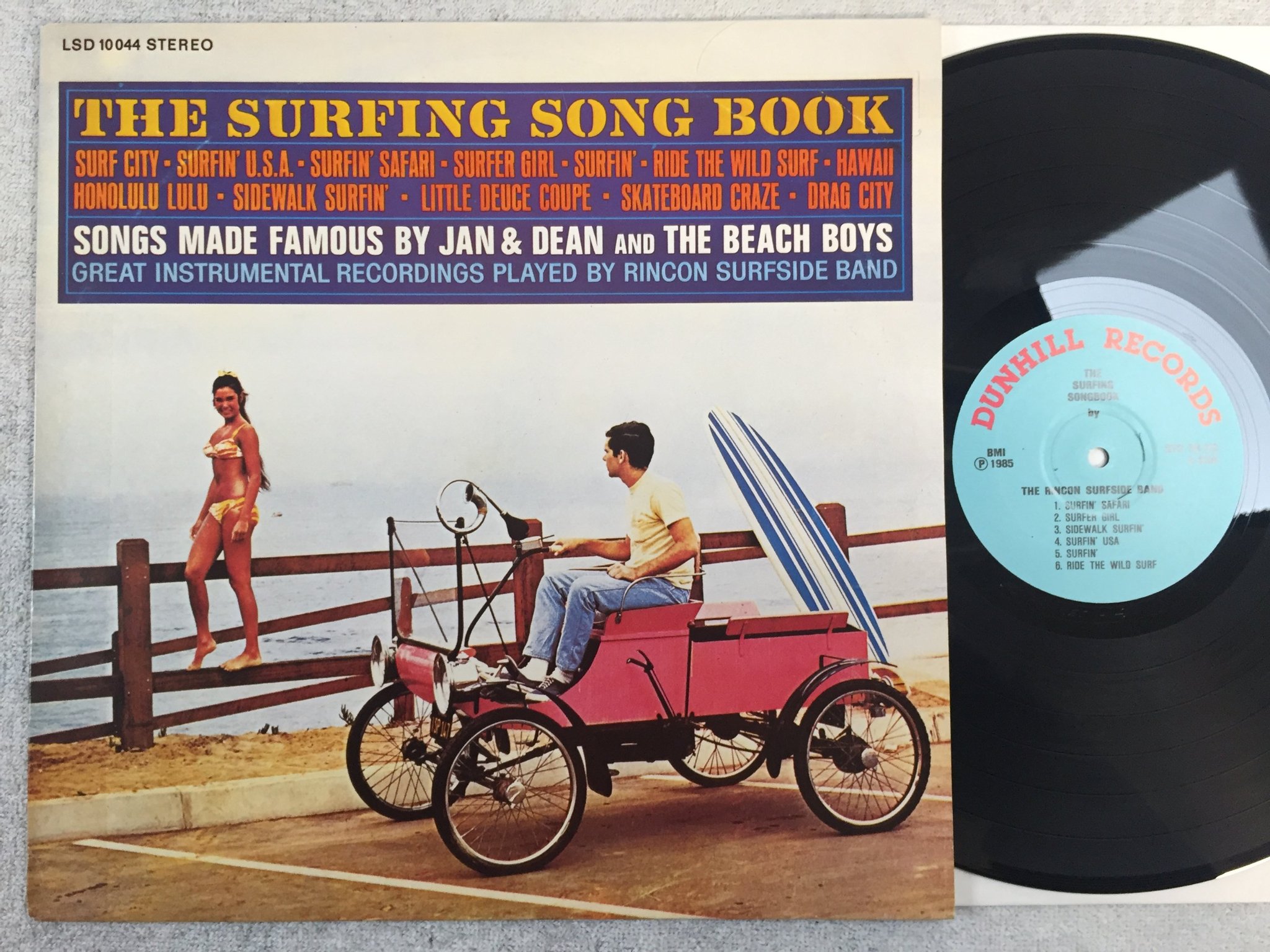 Omslagsbild för skivan THE RINCON SURFSIDE BAND The Surfing Song Book LP re DUNHILL STC 38-IEC
