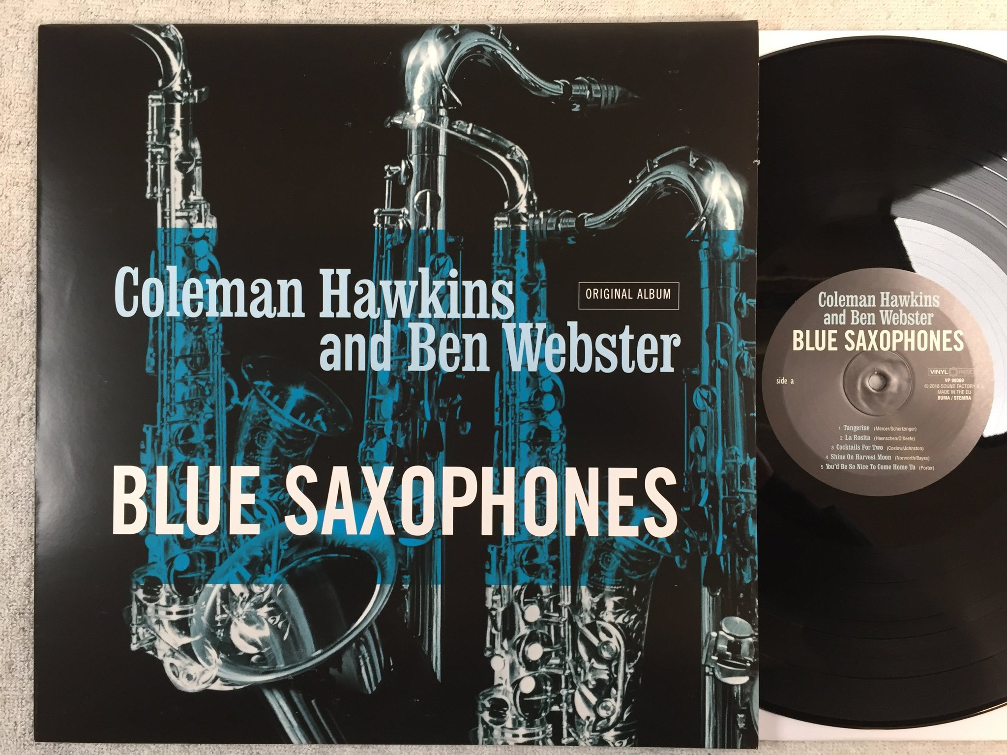 Omslagsbild för skivan COLEMAN HAWKINS / BEN WEBSTER Blue Saxophones LP 2018 VINYL PASSION VP 90069