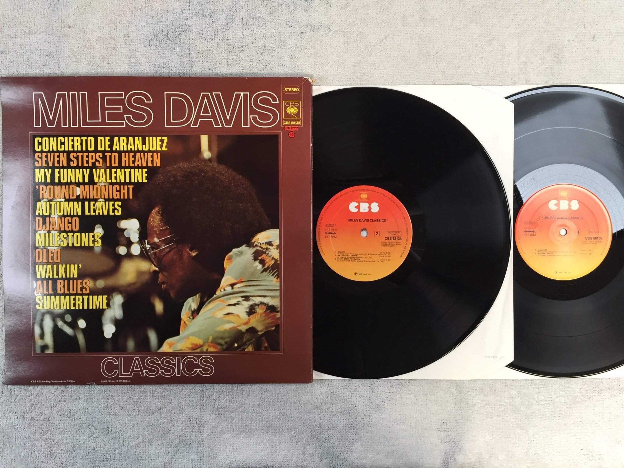 Omslagsbild för skivan MILES DAVIS classics 2xLP -75 Hol CBS 88138