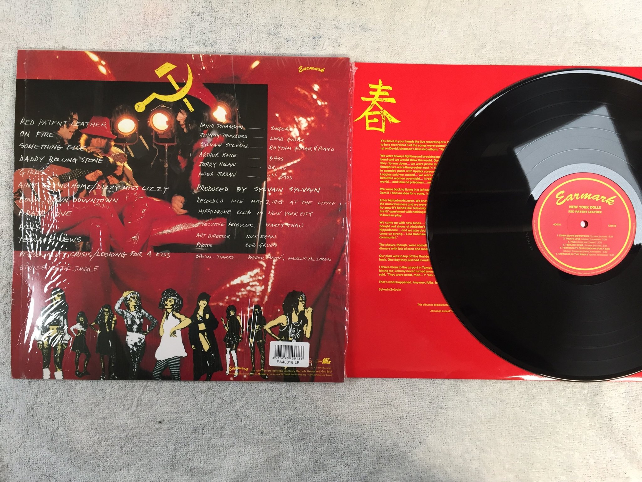 Omslagsbild för skivan NEW YORK DOLLS Red Patent Leather LP 2003 Ita EARMARK 40018