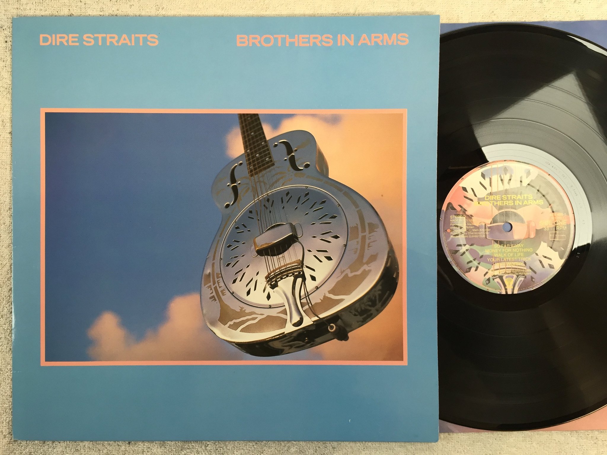 Omslagsbild för skivan DIRE STRAITS brothers in arms LP -85 Hol VERTIGO 824499-1